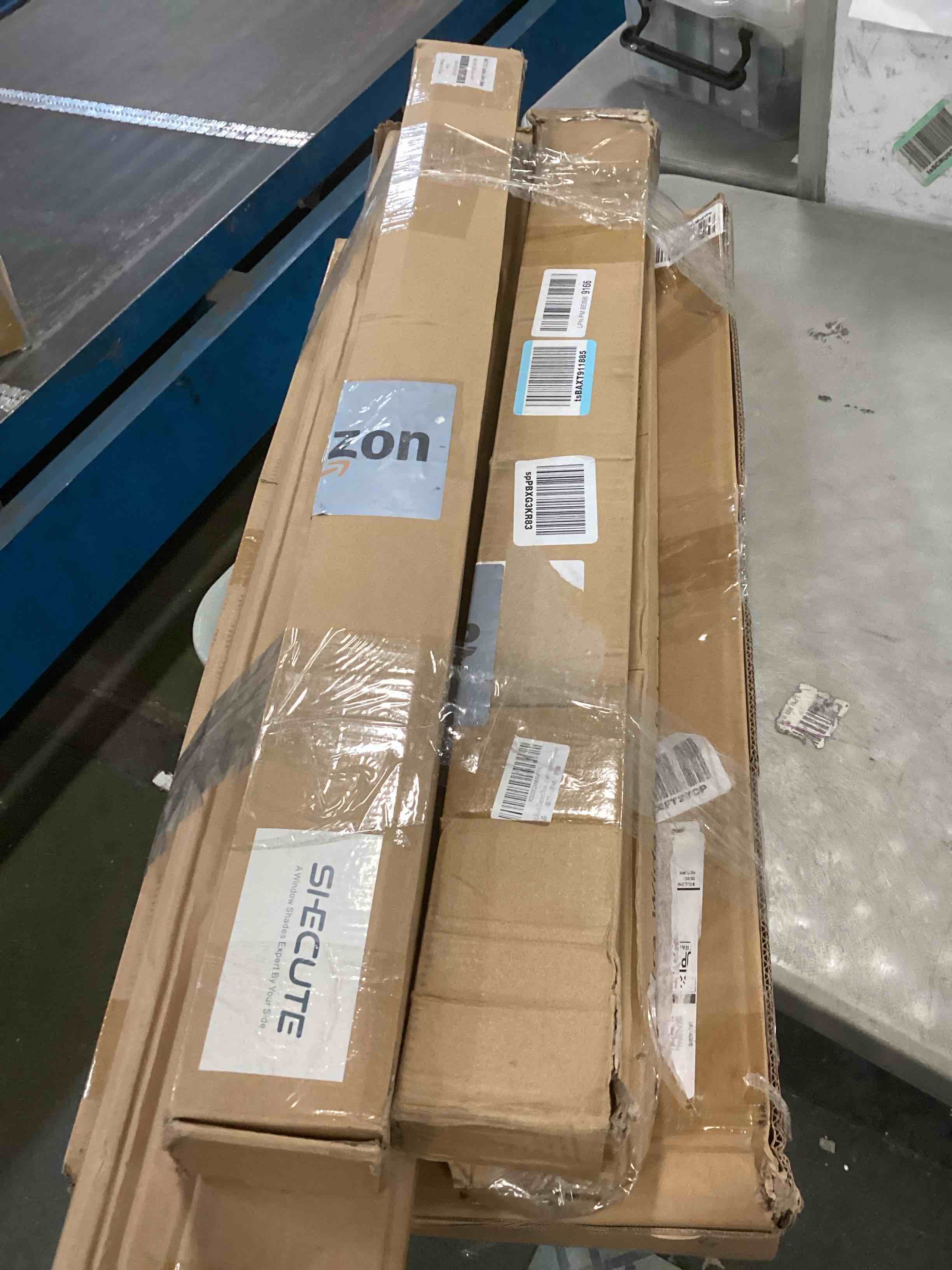 Assorted of Products for the Maintenance or Decoration of the Home (it can include a variety of sizes and models)