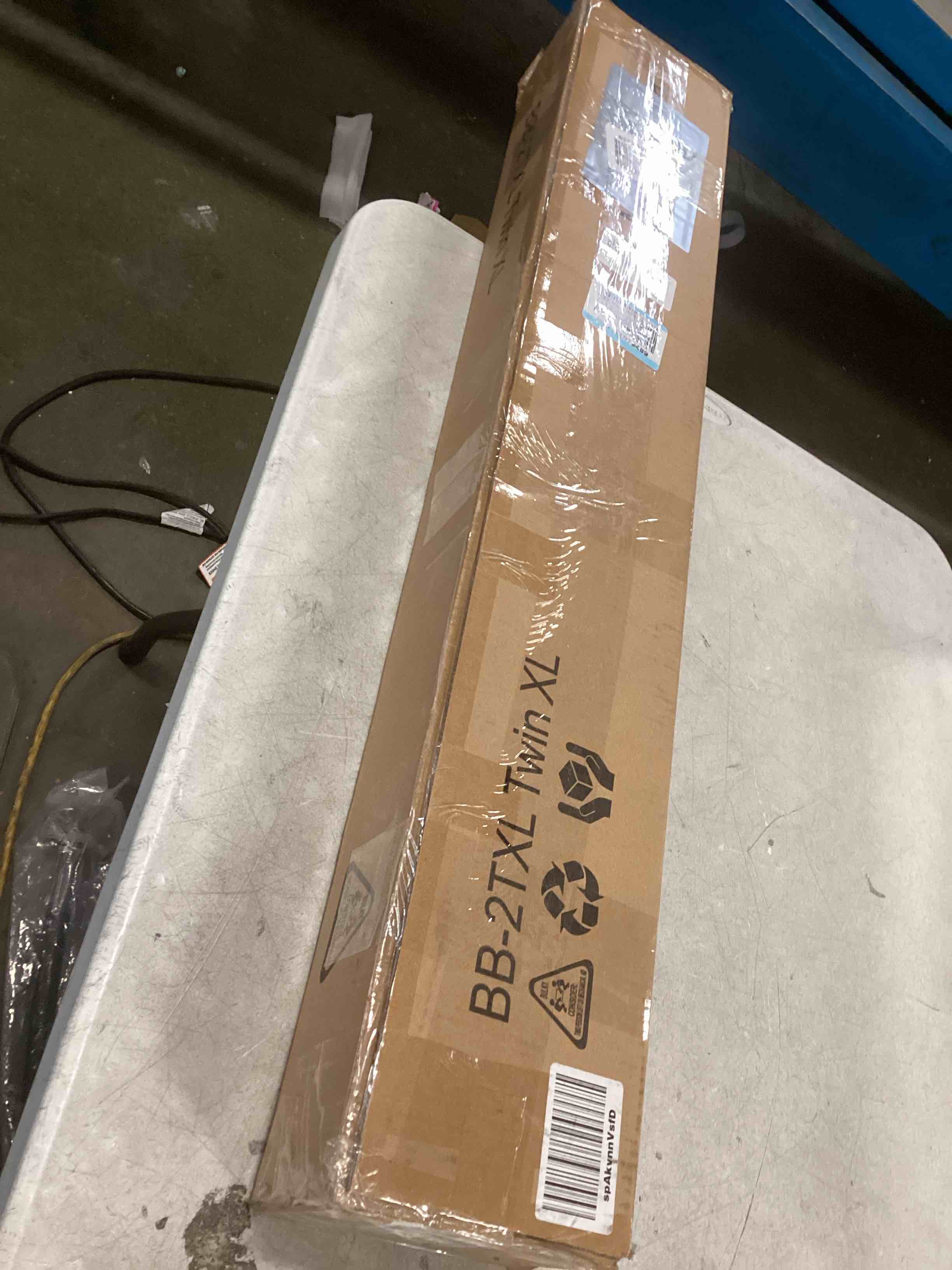 https://s3.amazonaws.com/lotting-images-prod/bidfta/TEA0128912_1723734974877.jpeg