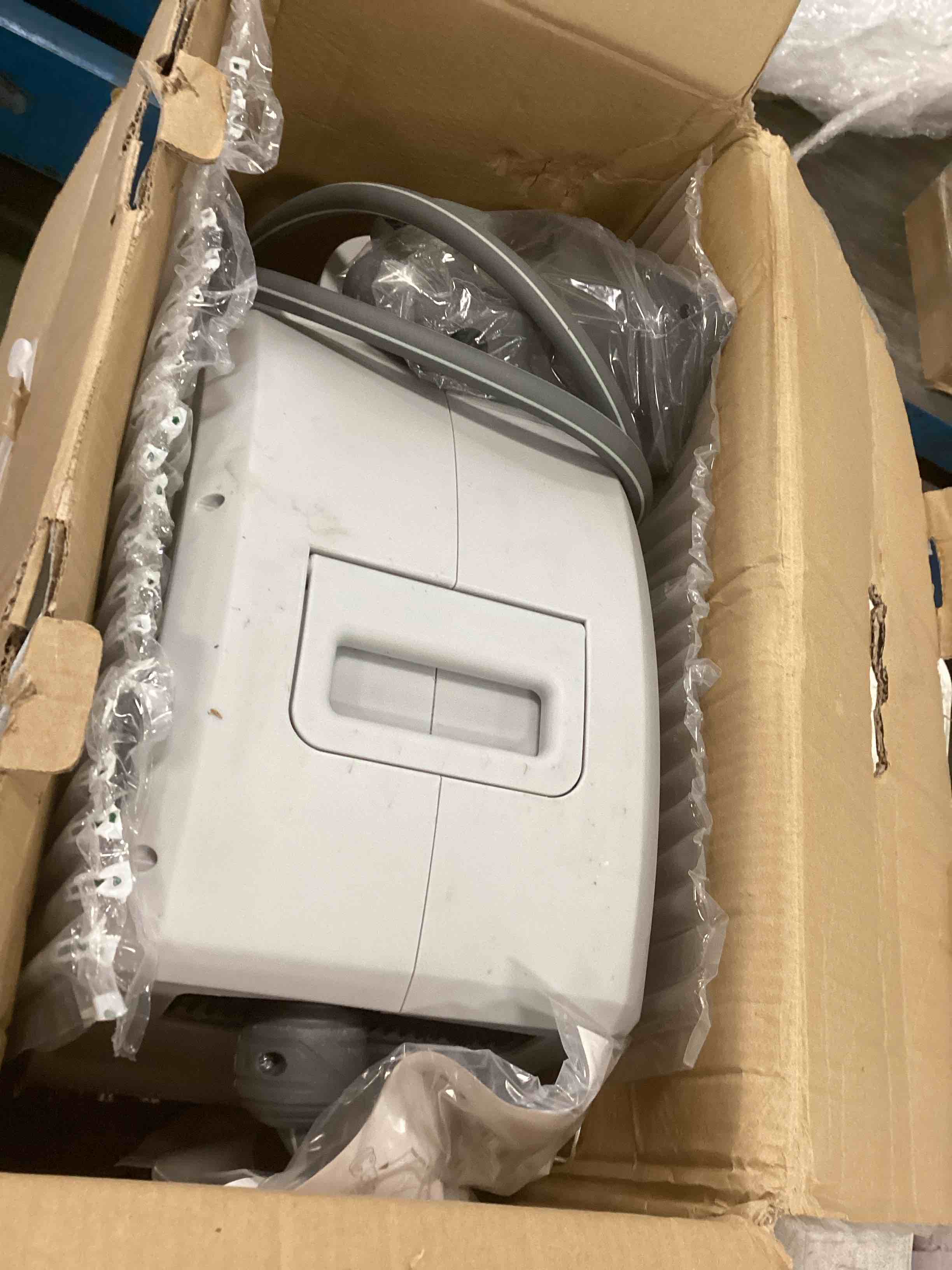 https://s3.amazonaws.com/lotting-images-prod/bidfta/TEA0129690_1723473228850.jpeg