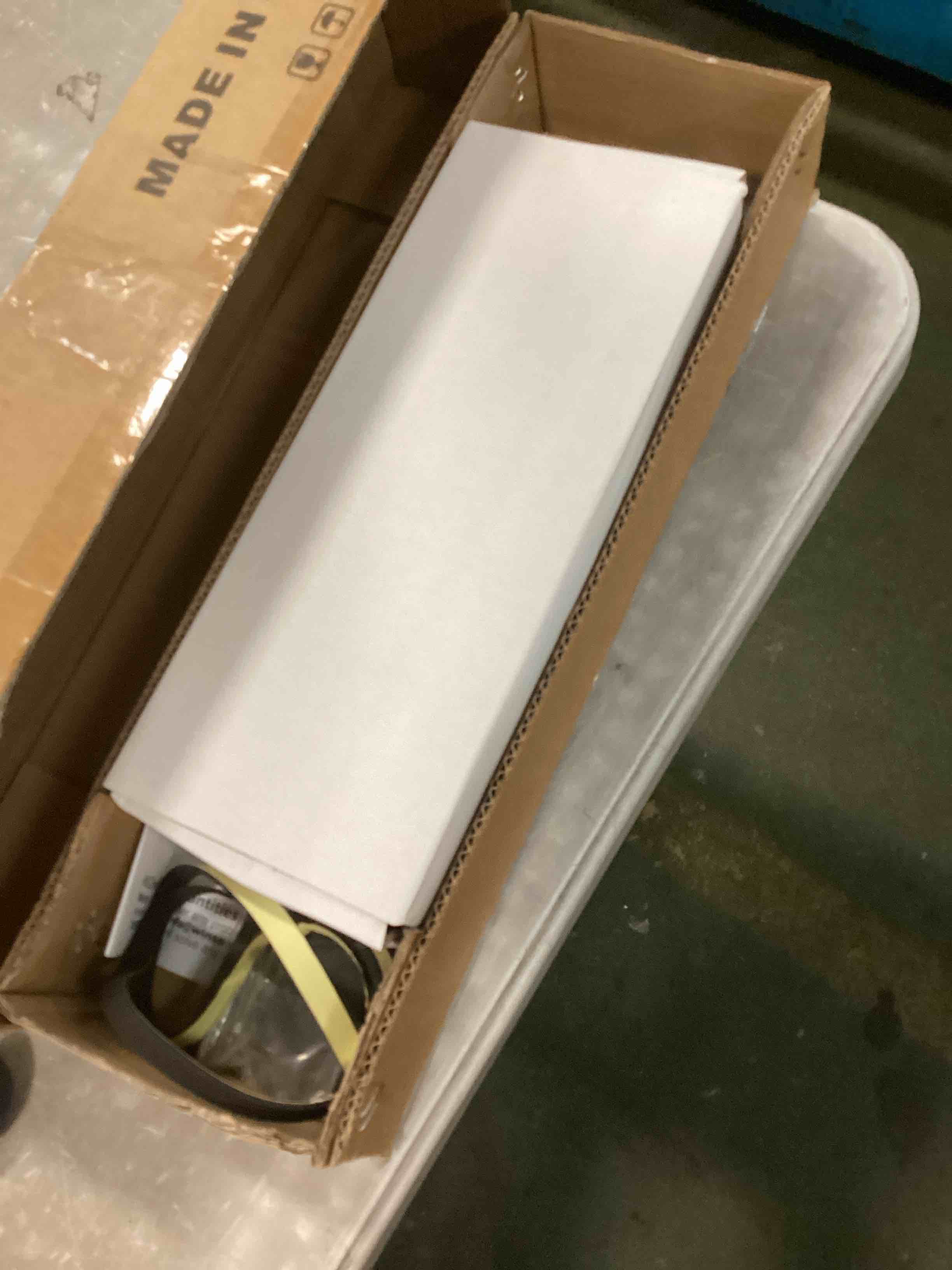 https://s3.amazonaws.com/lotting-images-prod/bidfta/TEA0130108_1724702683753.jpeg