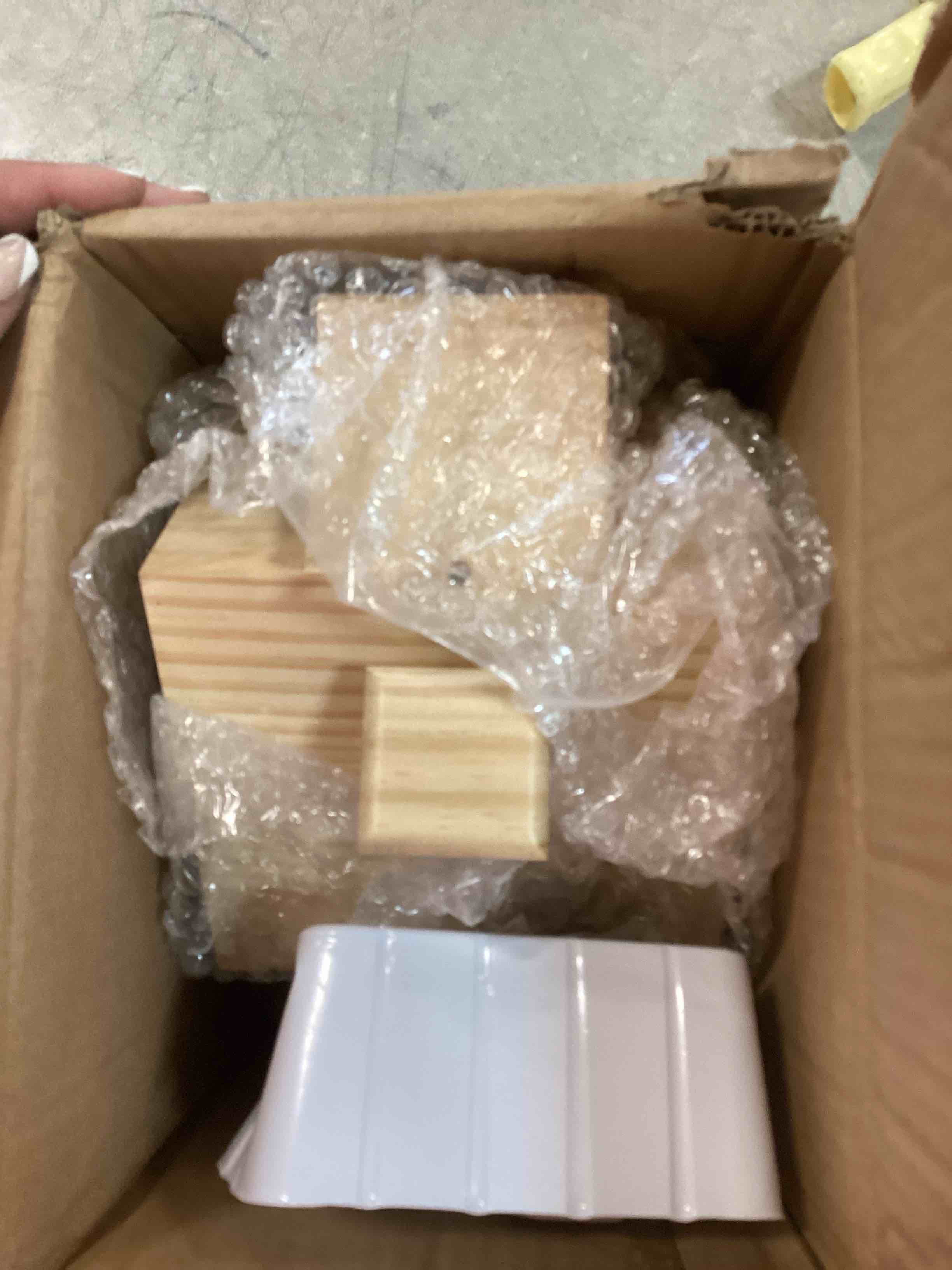 https://s3.amazonaws.com/lotting-images-prod/bidfta/TEA0134456_1724783009186.jpeg