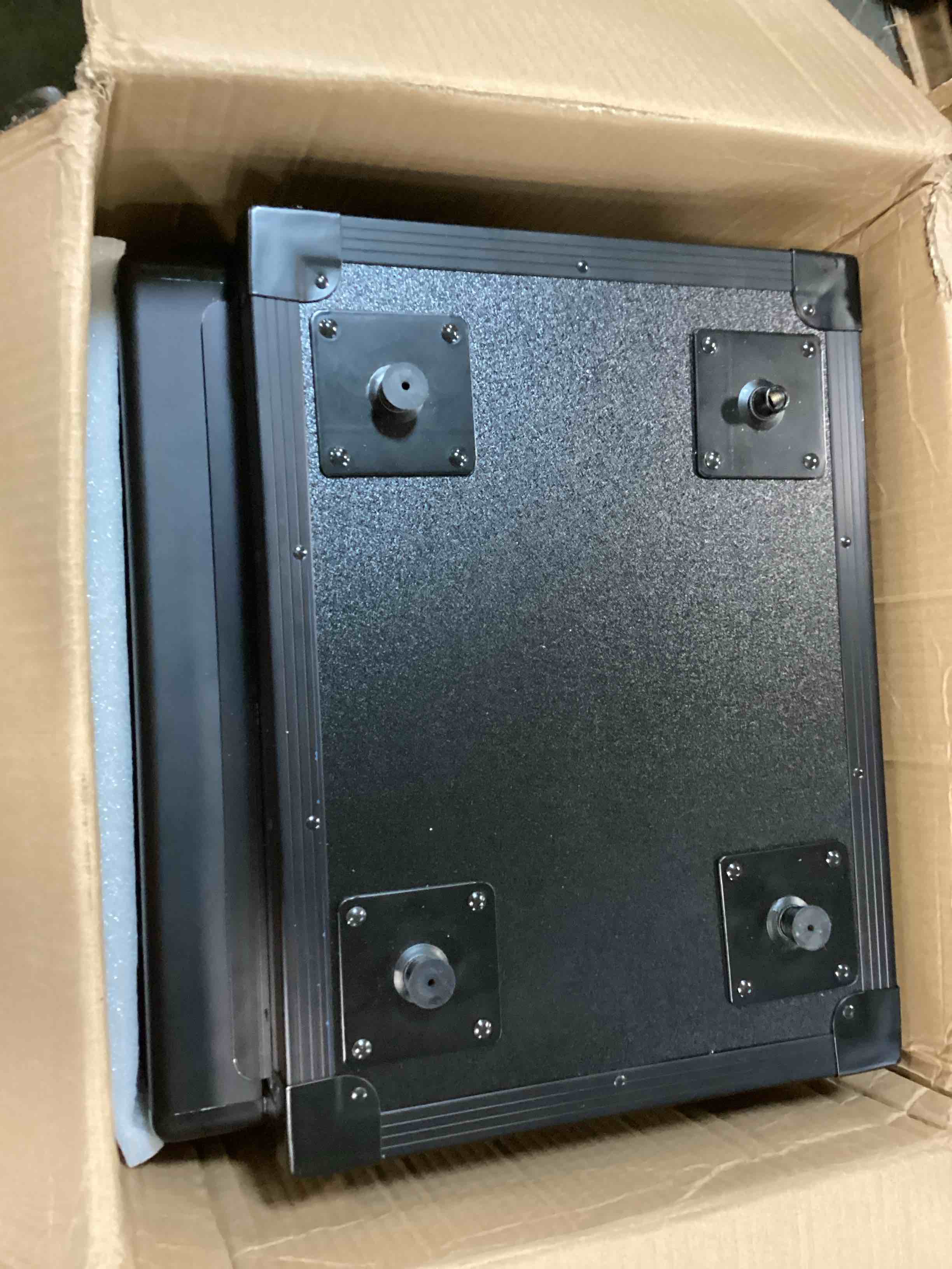 https://s3.amazonaws.com/lotting-images-prod/bidfta/TEA0134611_1724760951996.jpeg