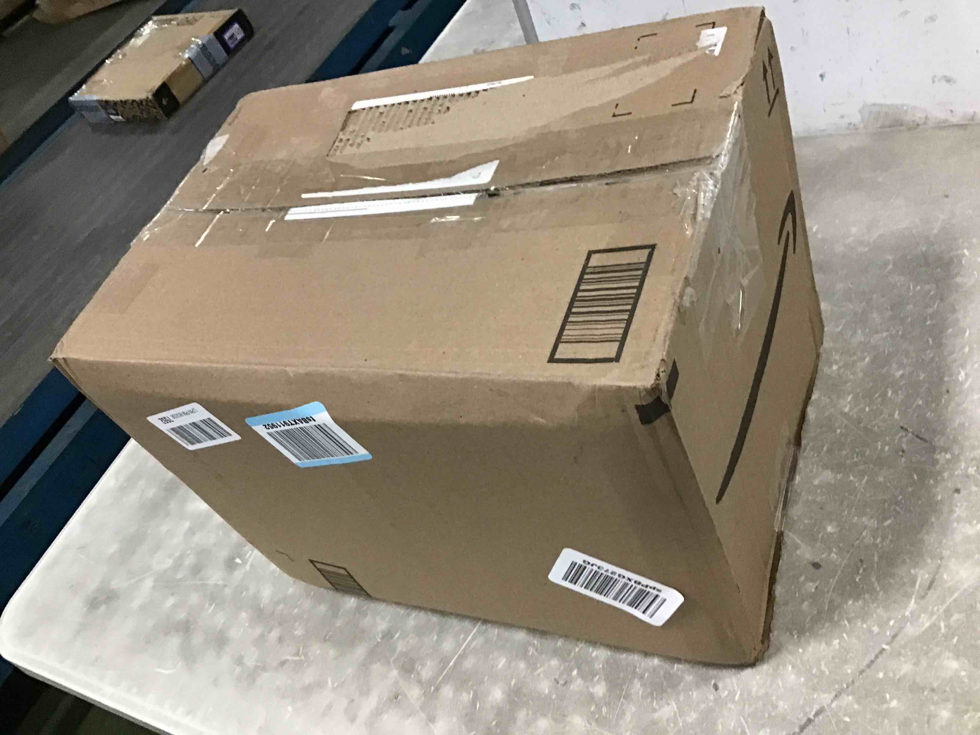 https://s3.amazonaws.com/lotting-images-prod/bidfta/TEA0136257_1724464996142.jpeg