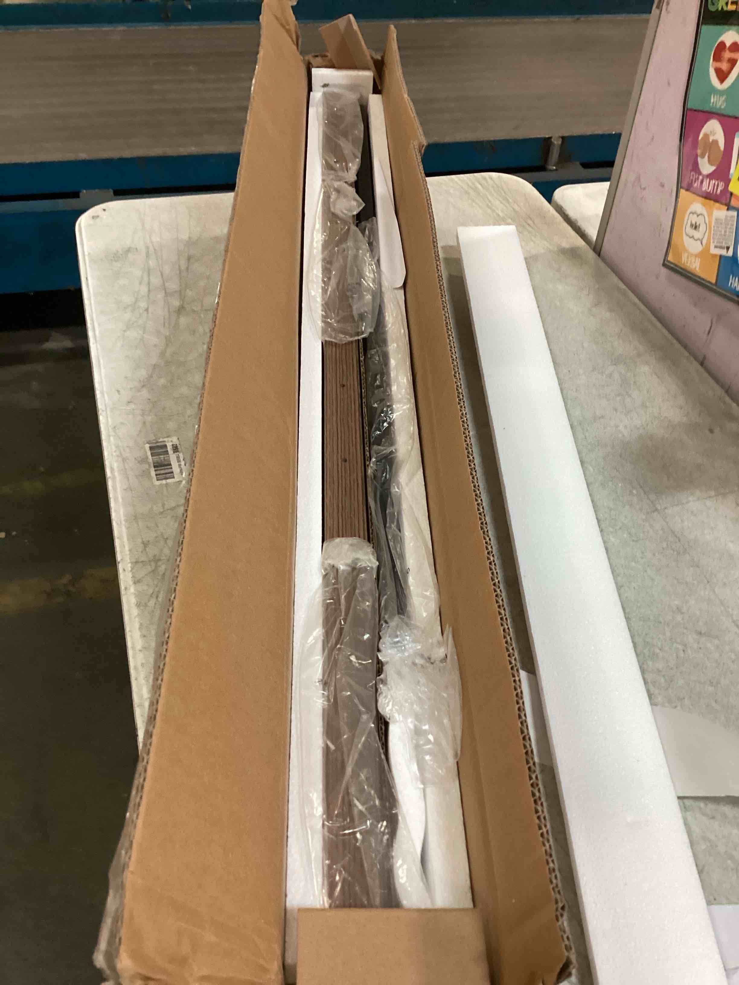 https://s3.amazonaws.com/lotting-images-prod/bidfta/TEA0137217_1724118302897.jpeg