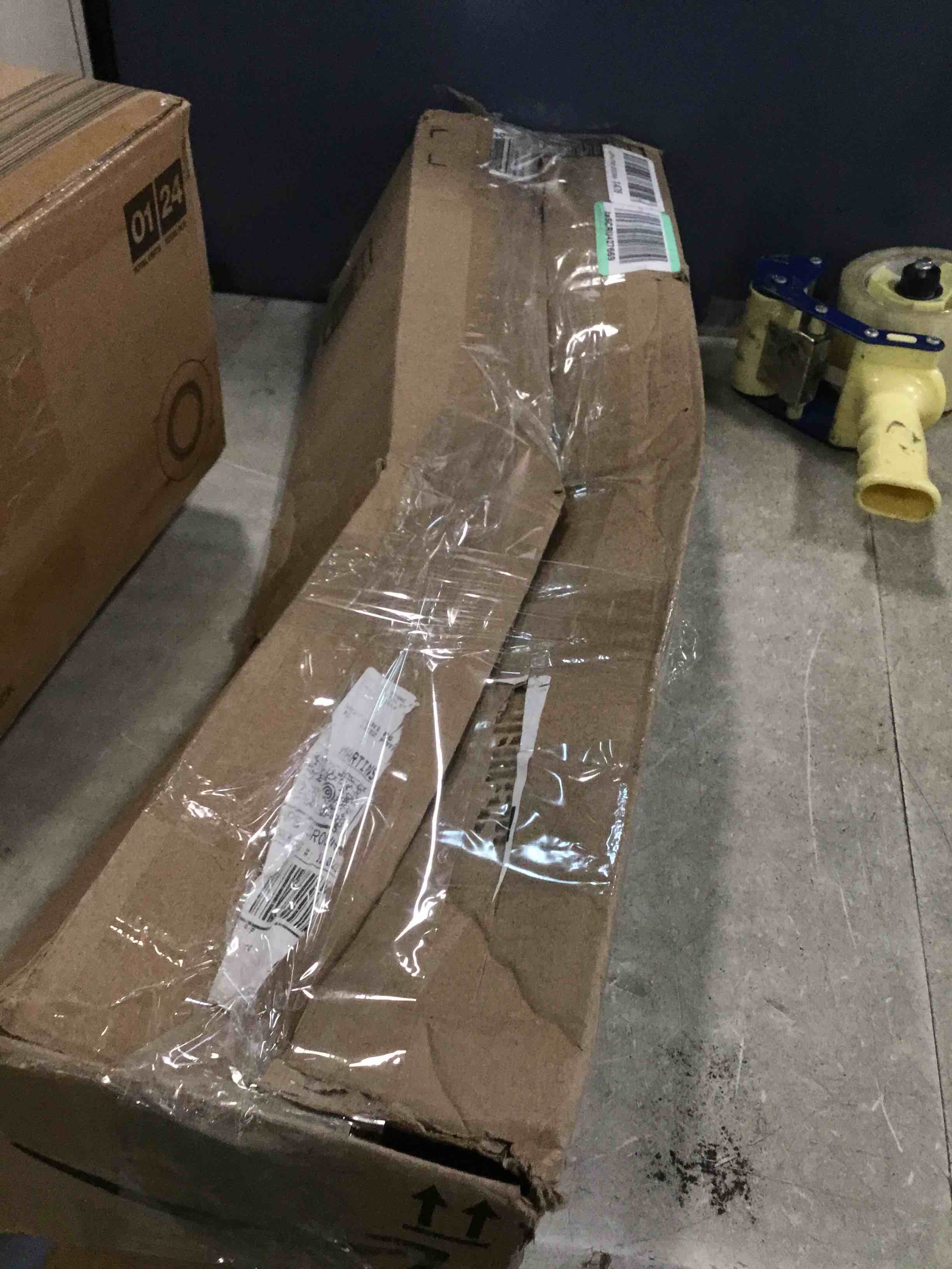 https://s3.amazonaws.com/lotting-images-prod/bidfta/TEA0140482_1724956478781.jpeg