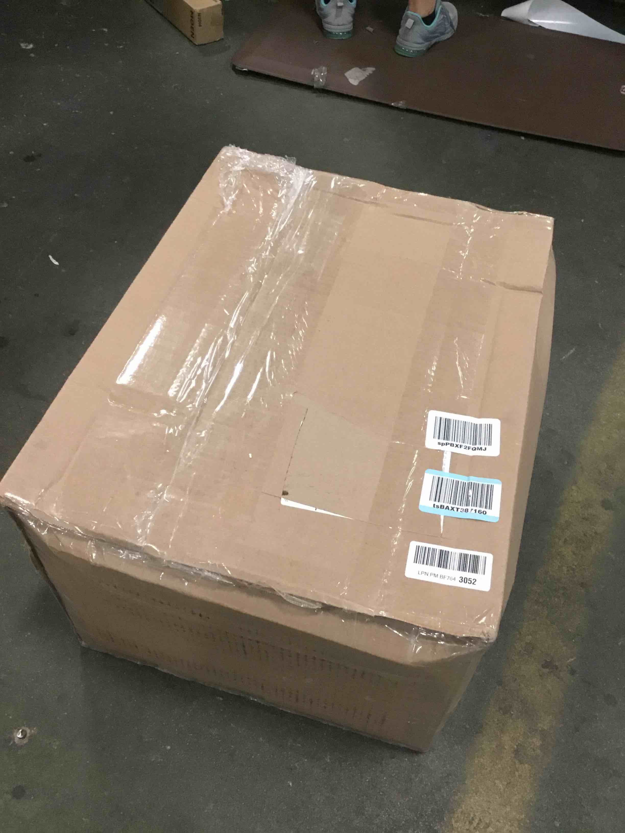 https://s3.amazonaws.com/lotting-images-prod/bidfta/TEA0140780_1724860216468.jpeg