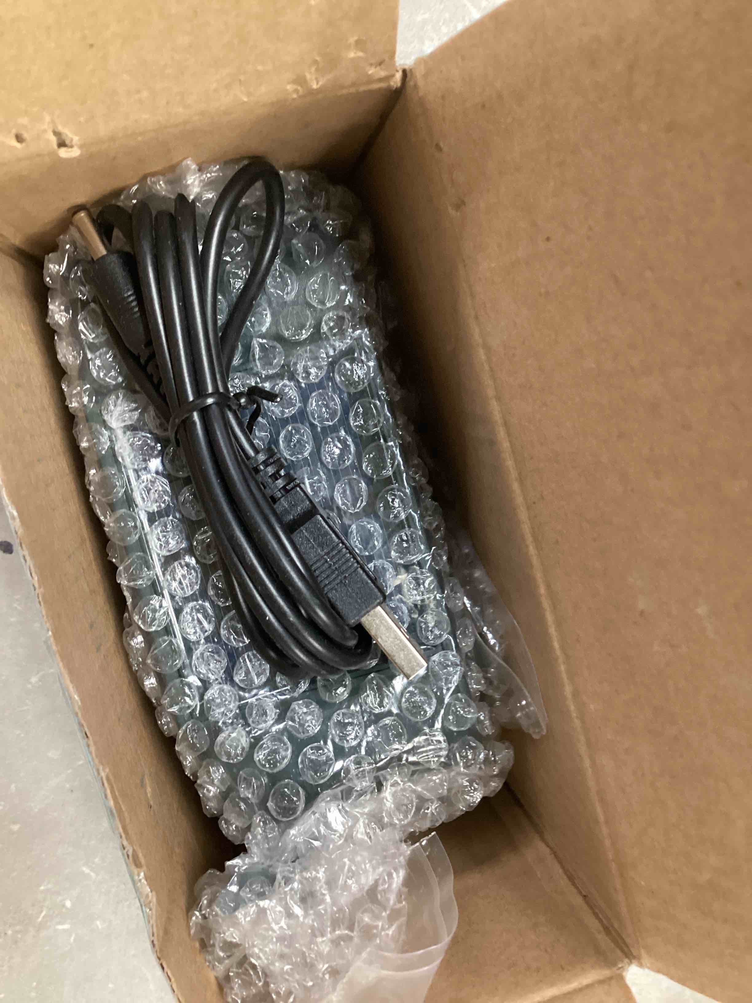 https://s3.amazonaws.com/lotting-images-prod/bidfta/TEA0145677_1724778283780.jpeg