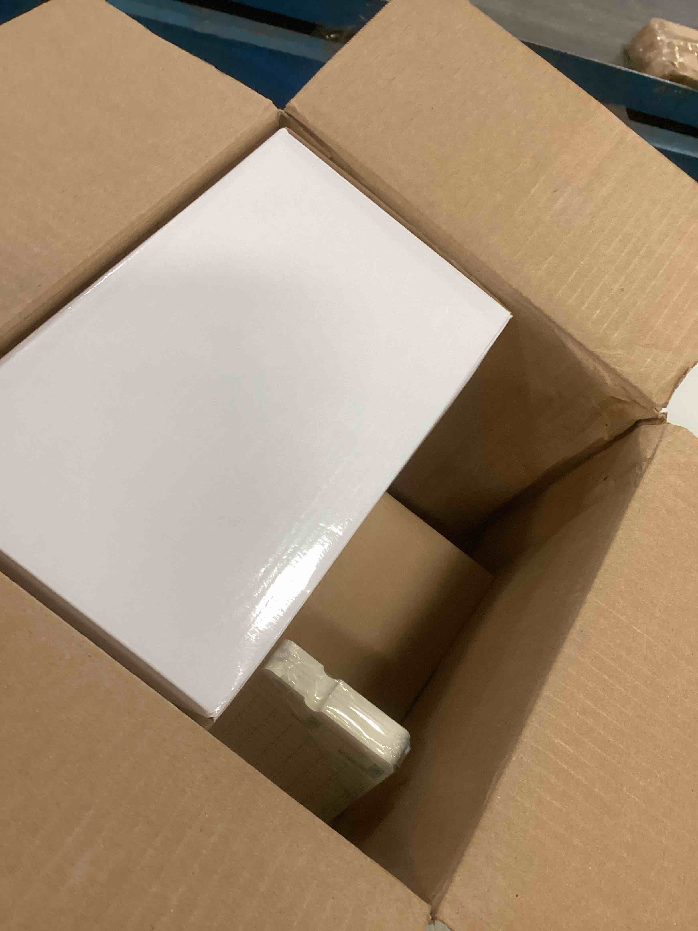 https://s3.amazonaws.com/lotting-images-prod/bidfta/TEA0147457_1725472778764.jpeg