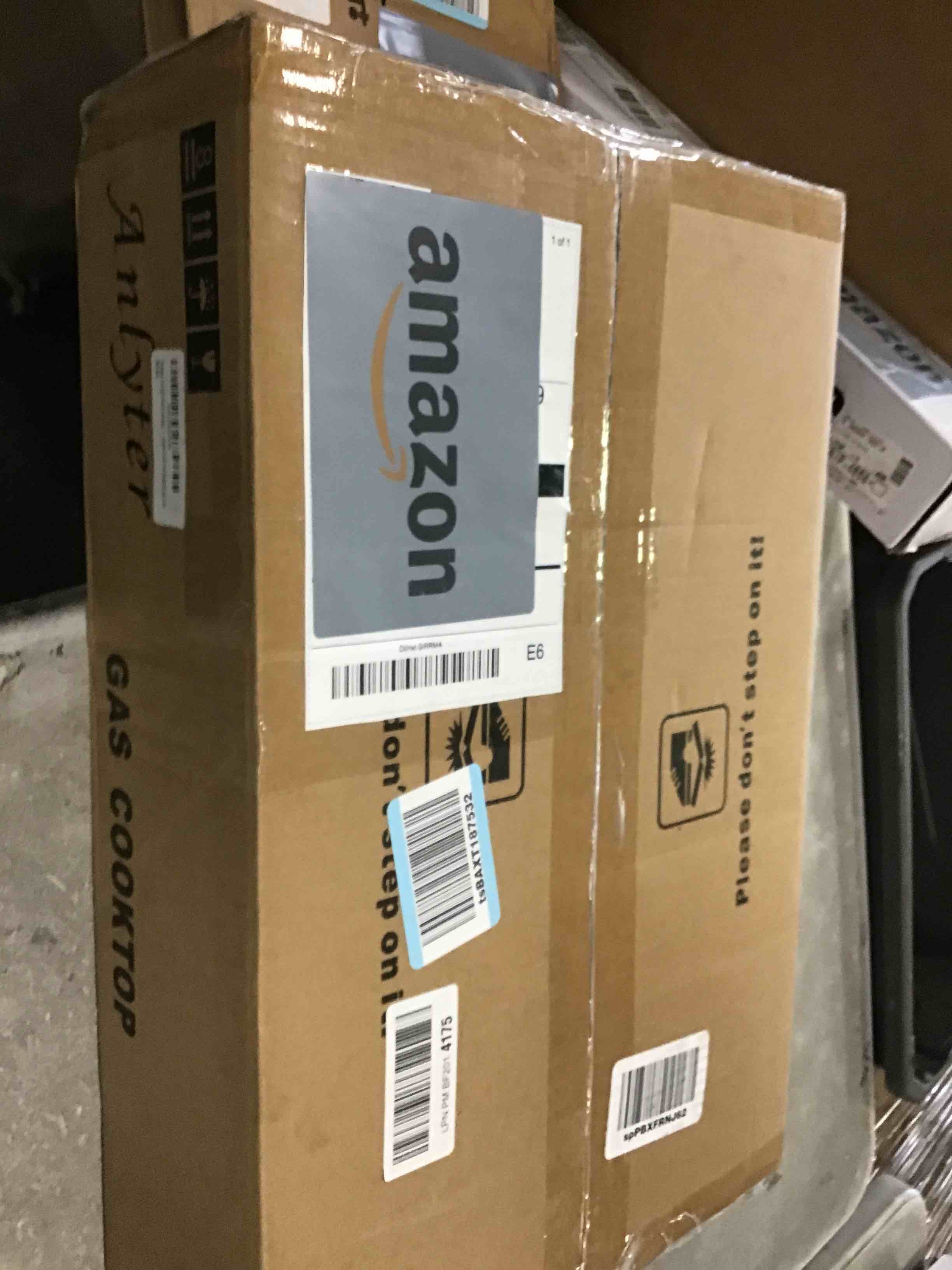 https://s3.amazonaws.com/lotting-images-prod/bidfta/TEA0159641_1724782802541.jpeg