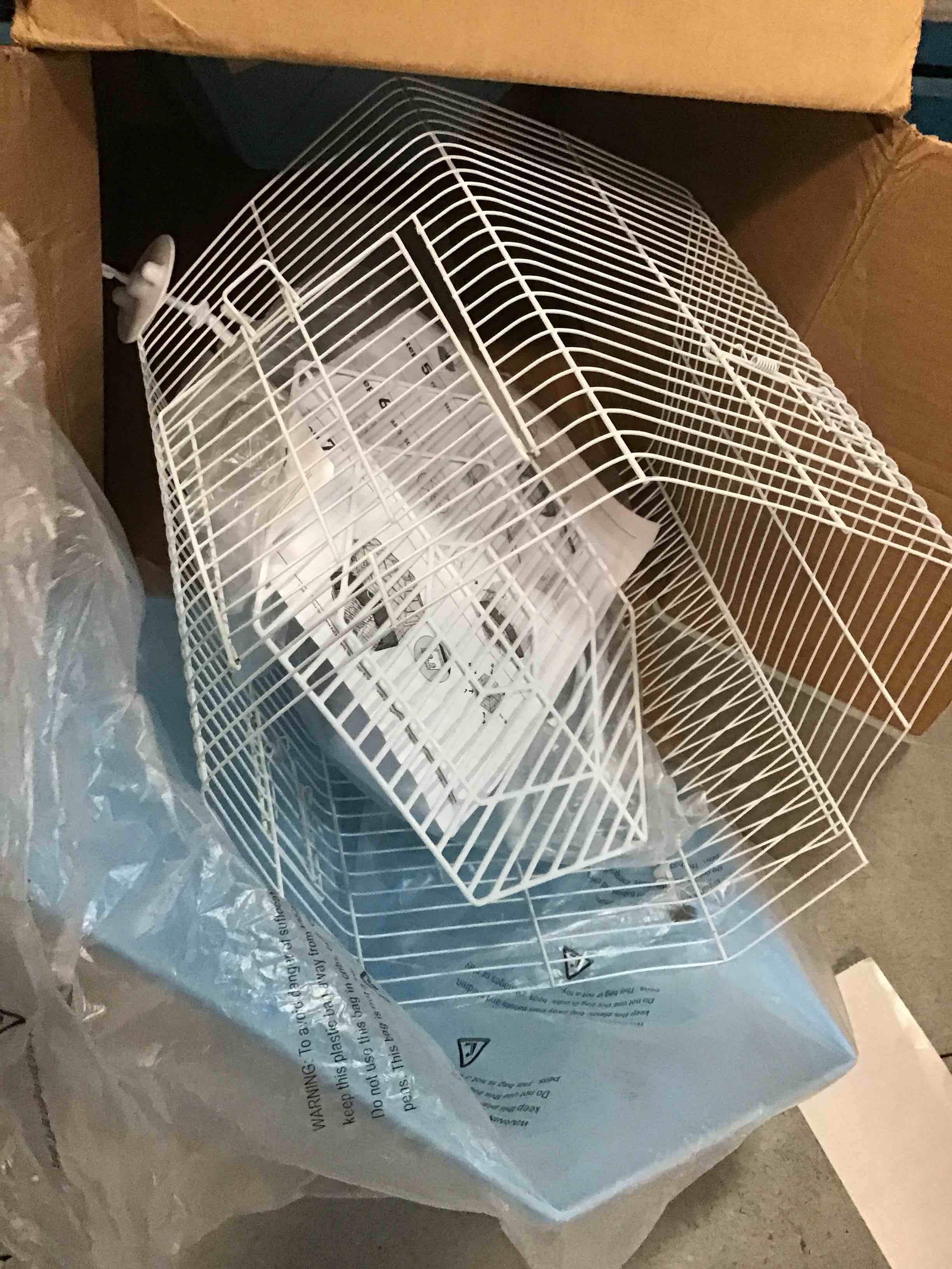 https://s3.amazonaws.com/lotting-images-prod/bidfta/TEA0161313_1725405707436.jpeg