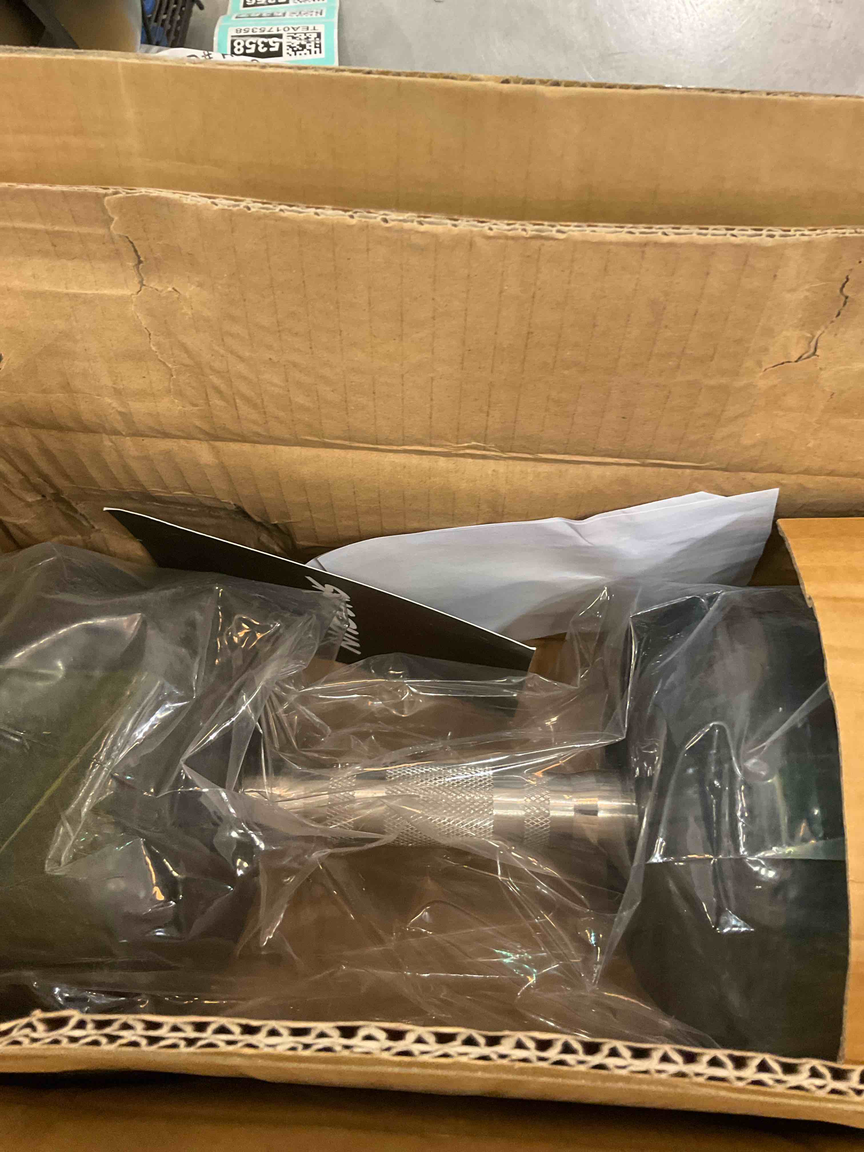 https://s3.amazonaws.com/lotting-images-prod/bidfta/TEA0175394_1725990891710.jpeg
