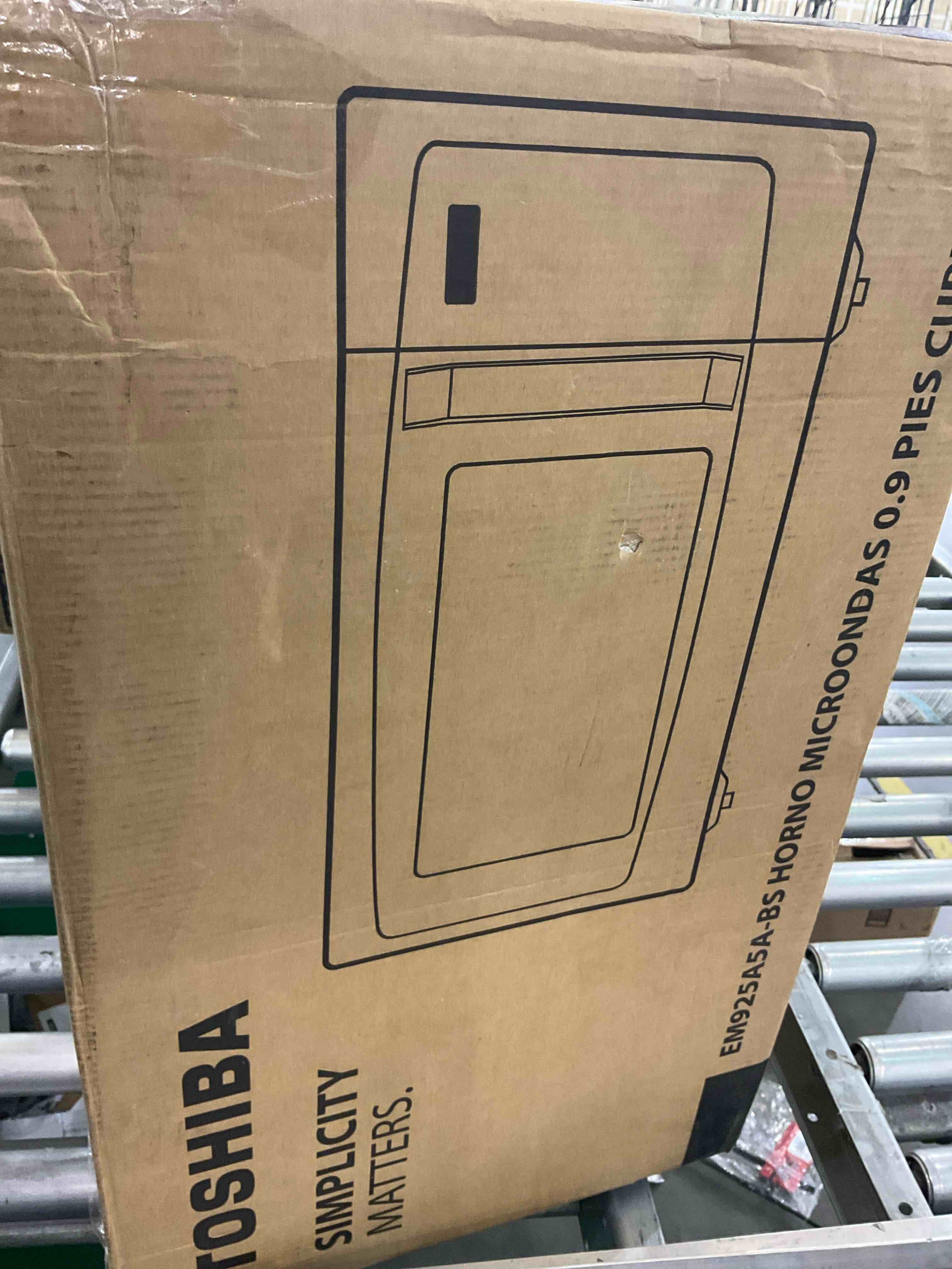 TOSHIBA EM925A5A-BS Countertop Microwave Oven, 0.9 Cu Ft With 10.6 Inch Removable Turntable, 900W, 6 Auto Menus, Mute Function & ECO Mode, Child Lock, LED Lighting, Black Stainless Steel