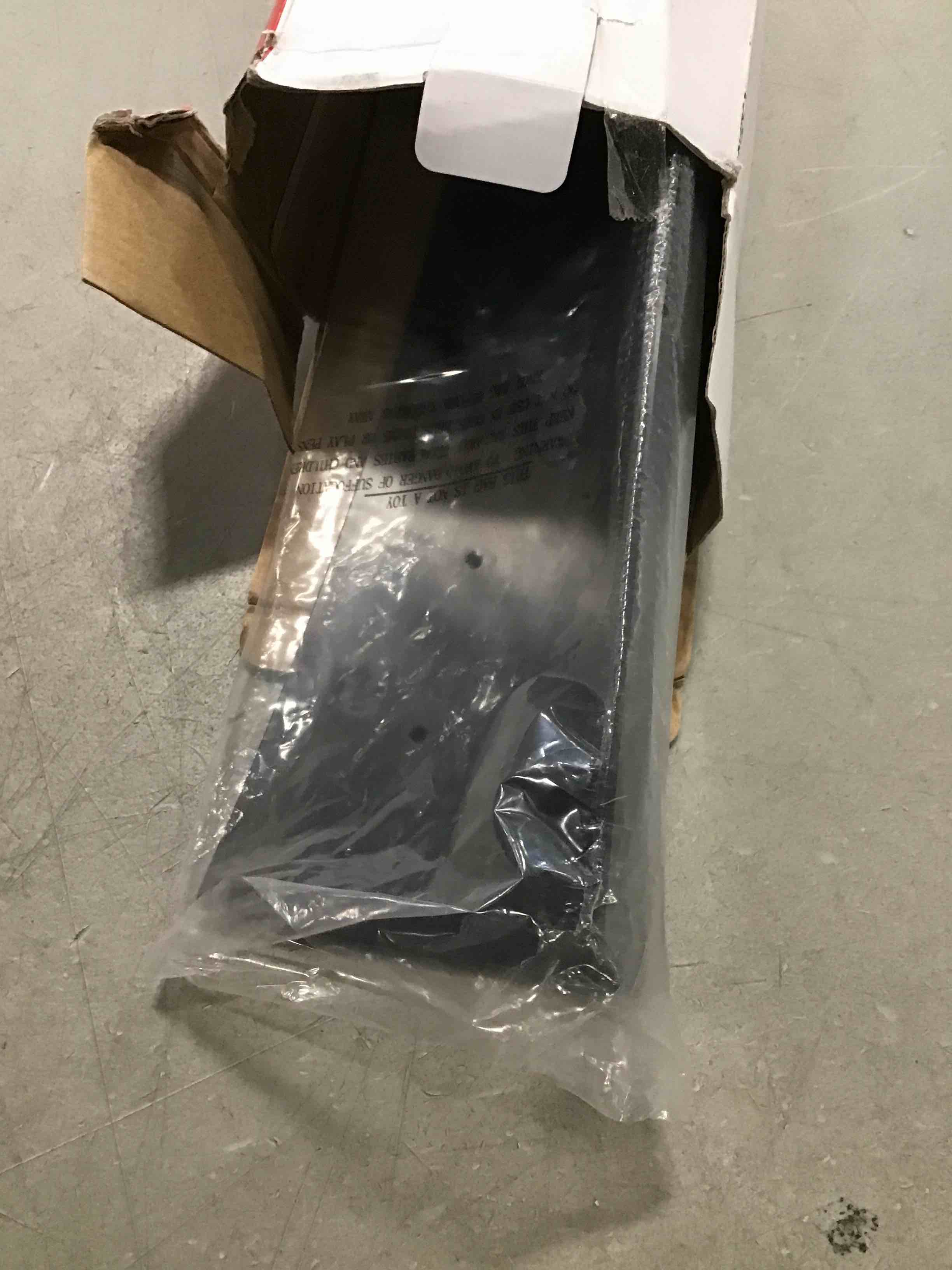 https://s3.amazonaws.com/lotting-images-prod/bidfta/TEA0178556_1726161352259.jpeg