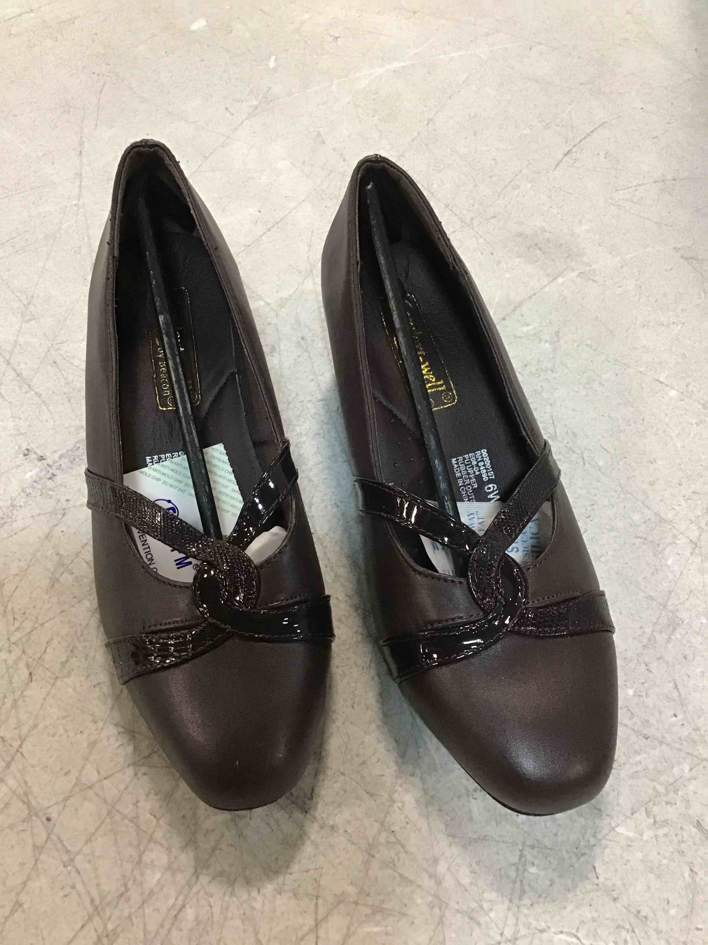 COMFORT-WELL Beacon A line Olive Green Pump Heel size 6W 