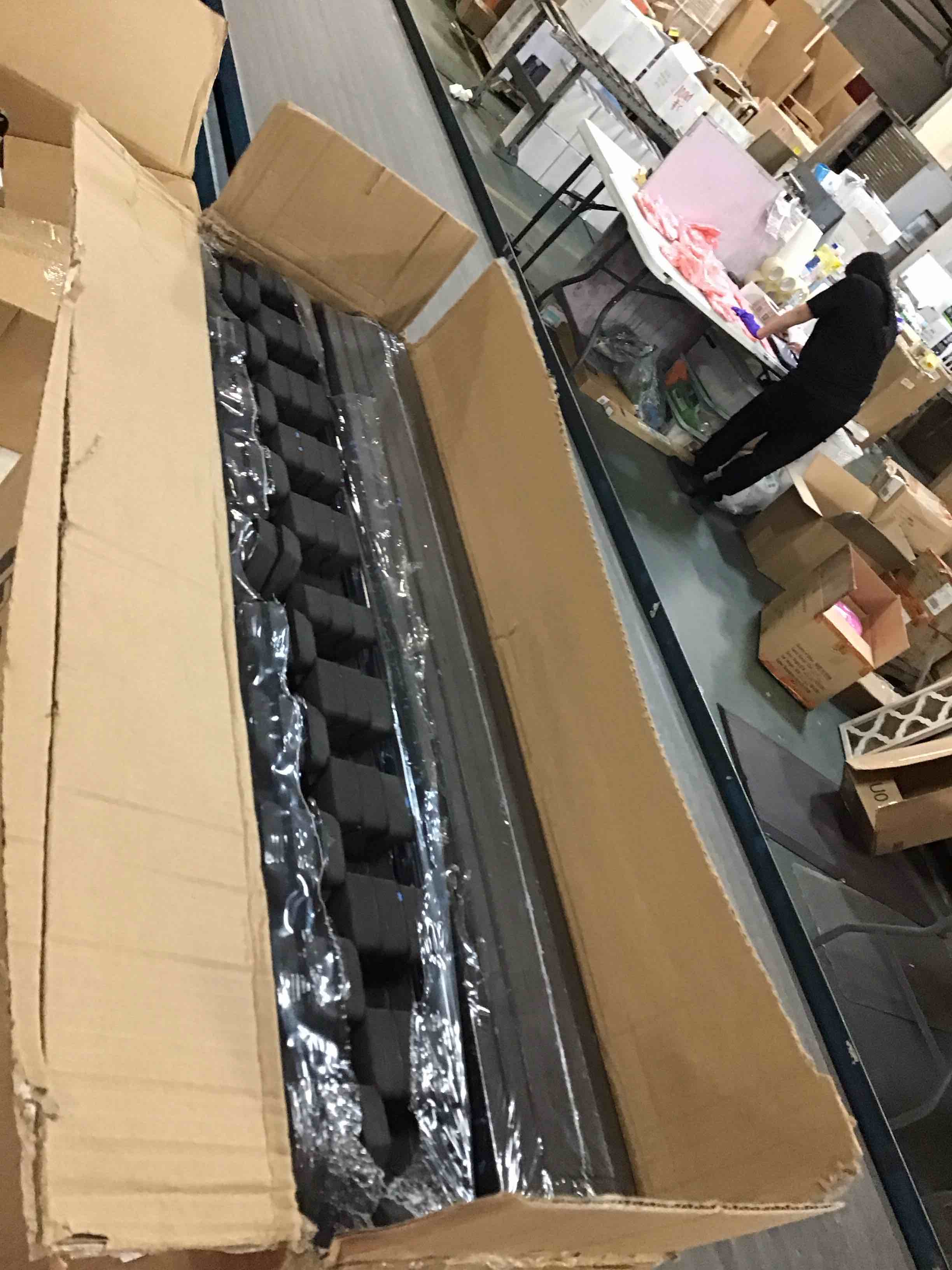 https://s3.amazonaws.com/lotting-images-prod/bidfta/TEA0184690_1726201583119.jpeg