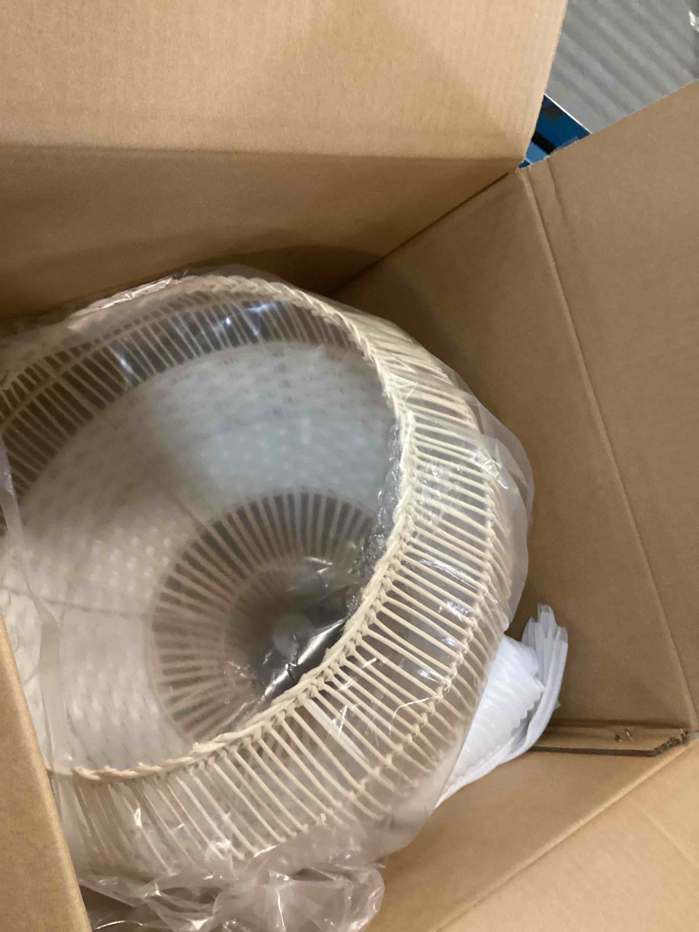 https://s3.amazonaws.com/lotting-images-prod/bidfta/TEA0186820_1726669983942.jpeg