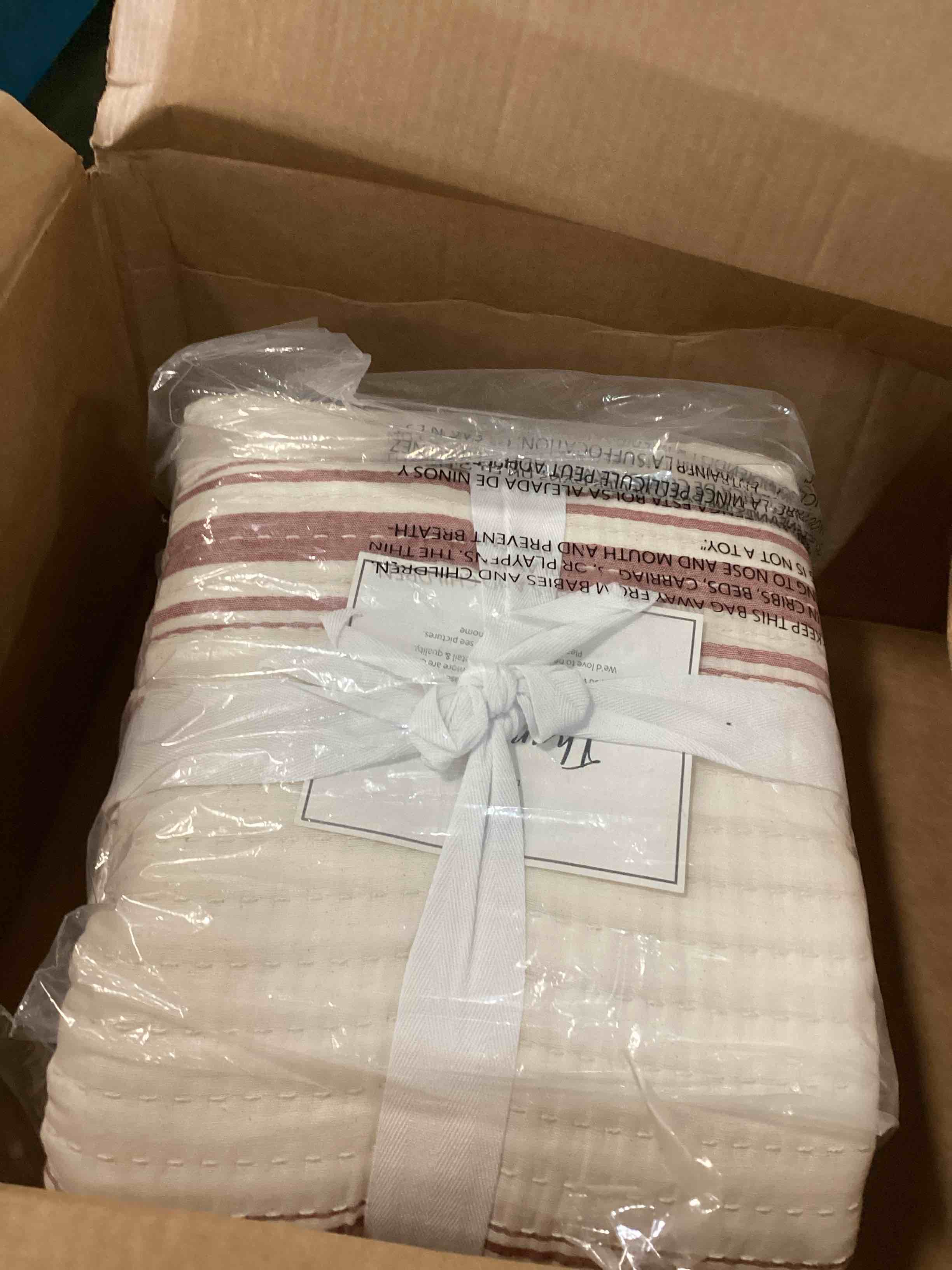 https://s3.amazonaws.com/lotting-images-prod/bidfta/TEA0189574_1725562475952.jpeg