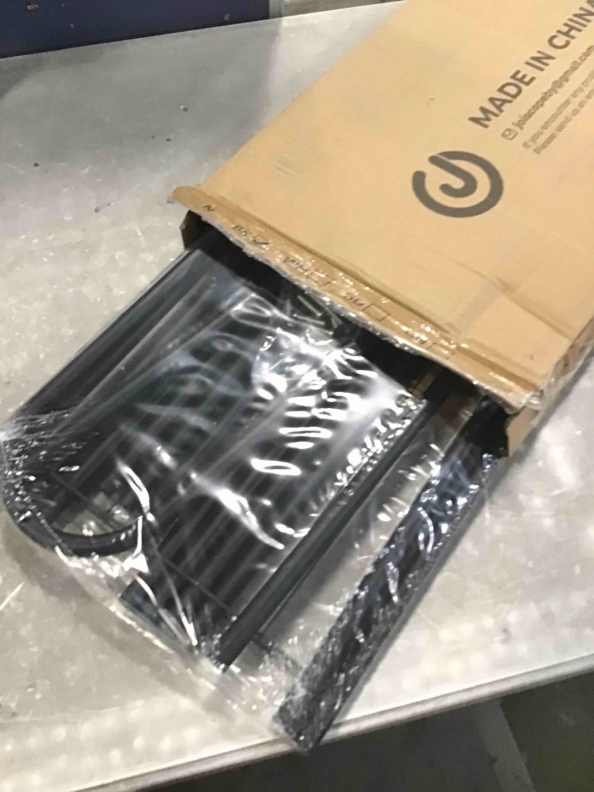 https://s3.amazonaws.com/lotting-images-prod/bidfta/TEA0197695_1724779047966.jpeg