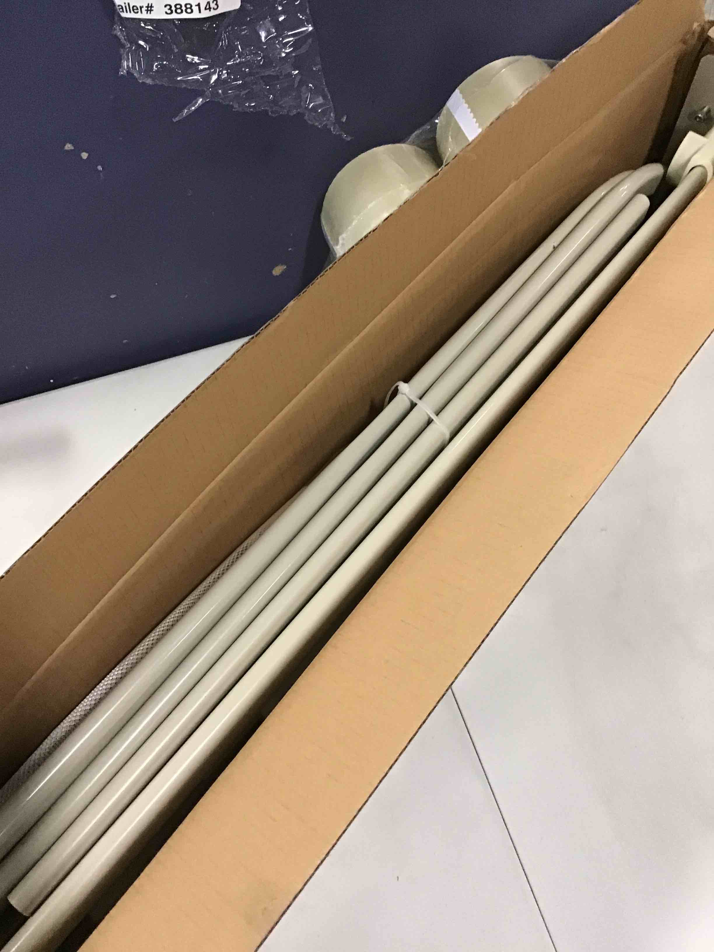 https://s3.amazonaws.com/lotting-images-prod/bidfta/TEA0204737_1725539251872.jpeg