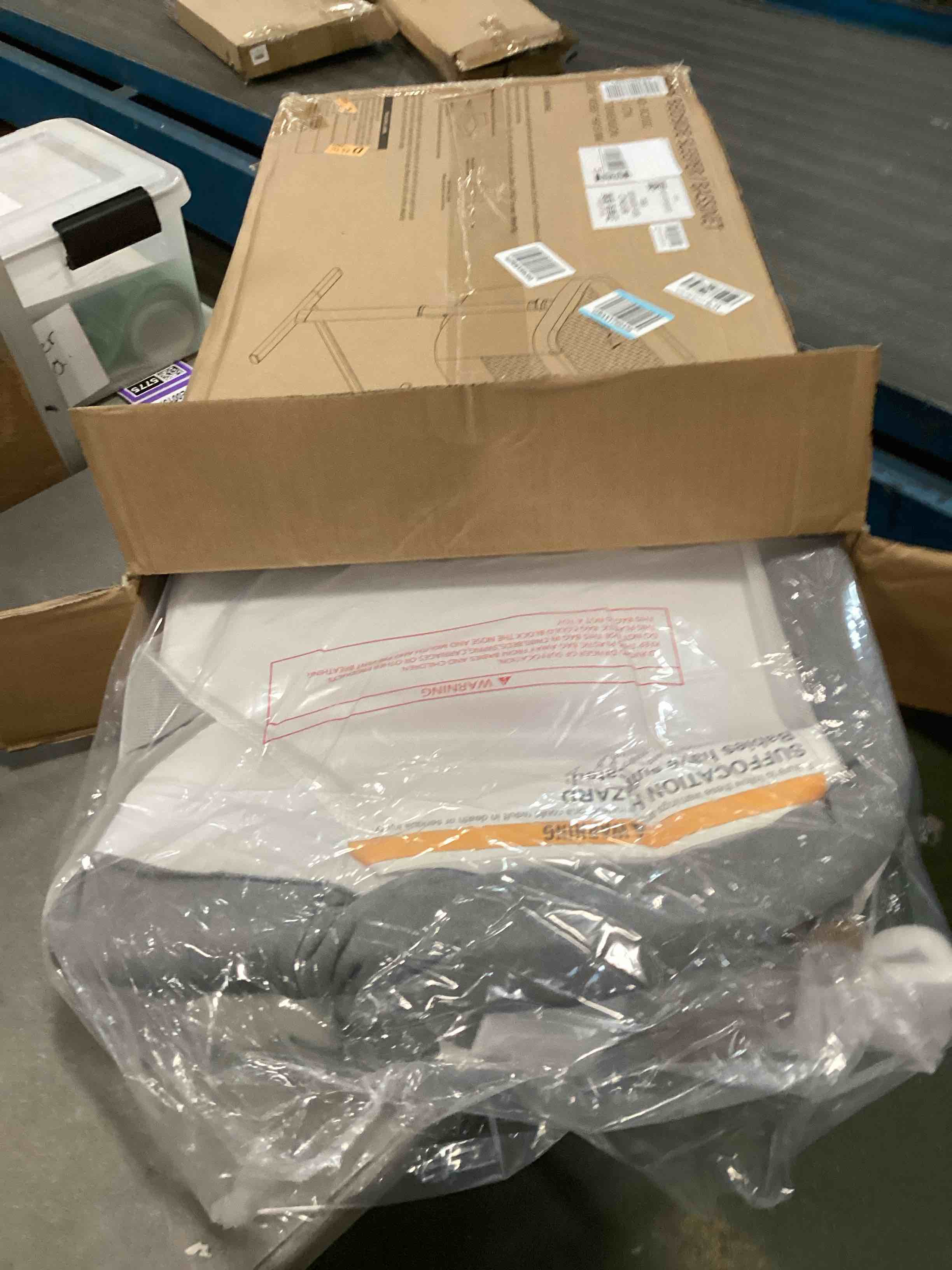 https://s3.amazonaws.com/lotting-images-prod/bidfta/TEA0205947_1724714641285.jpeg