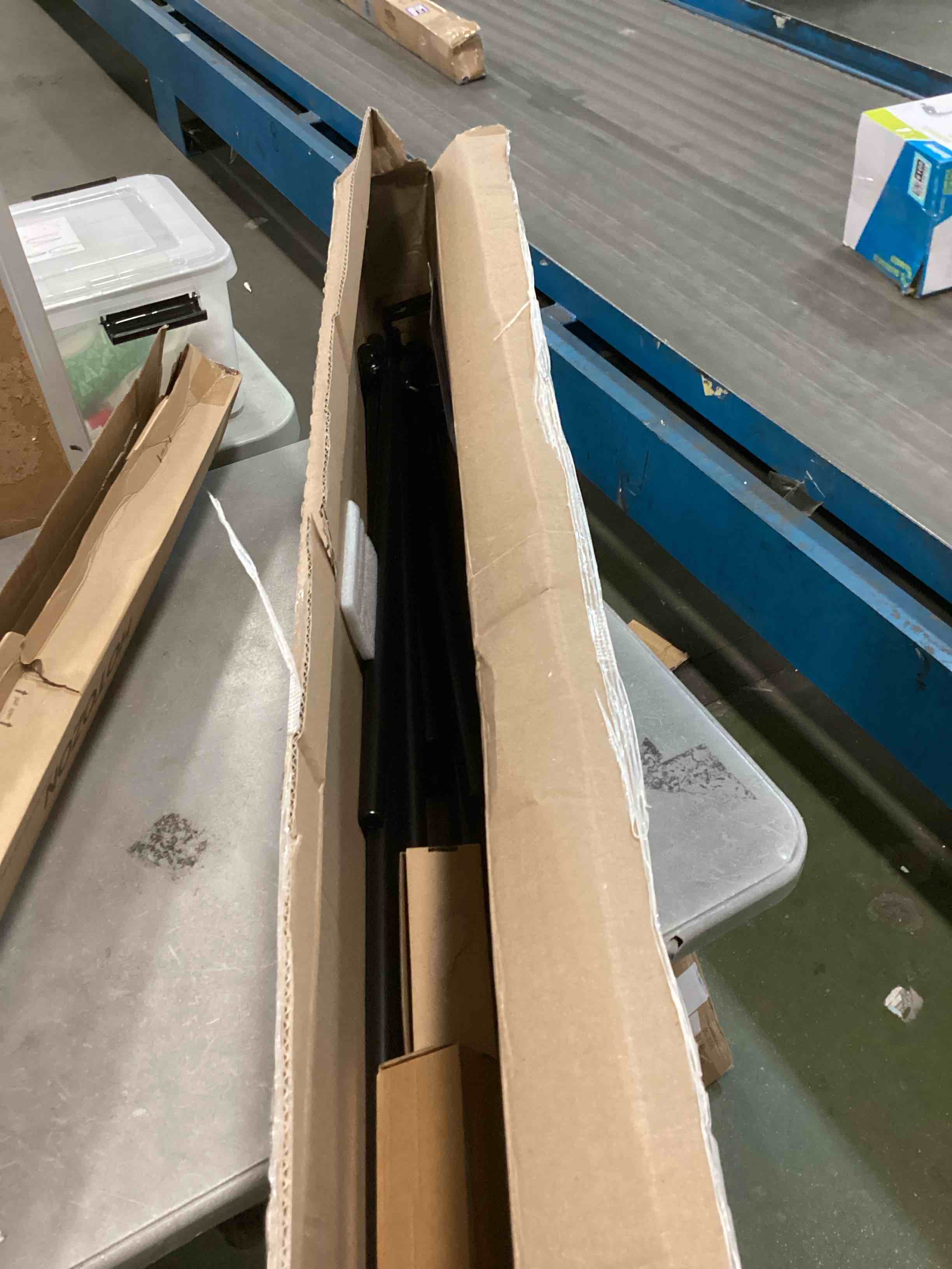 https://s3.amazonaws.com/lotting-images-prod/bidfta/TEA0205964_1724711490875.jpeg