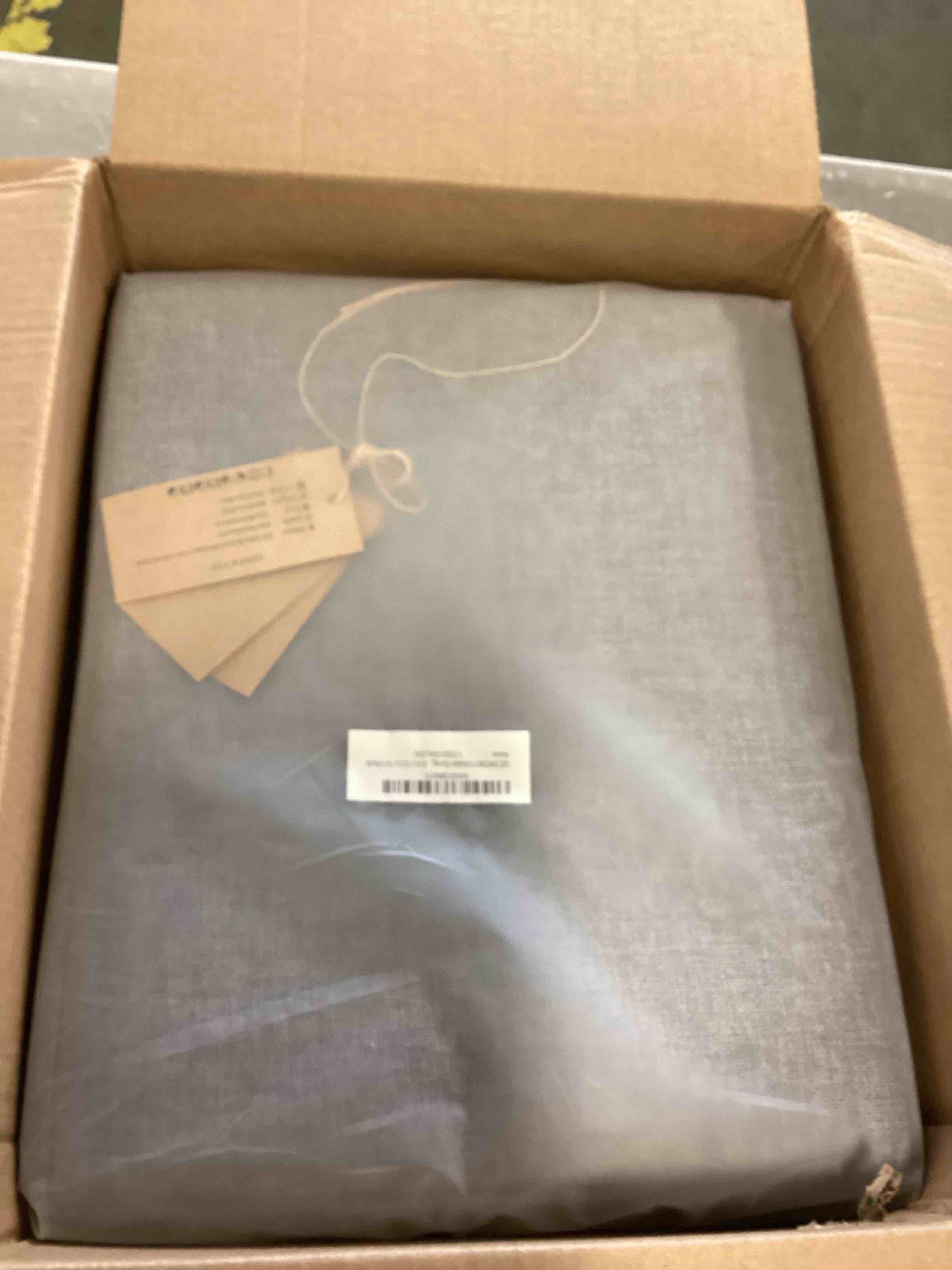 https://s3.amazonaws.com/lotting-images-prod/bidfta/TEA0208275_1725640759319.jpeg