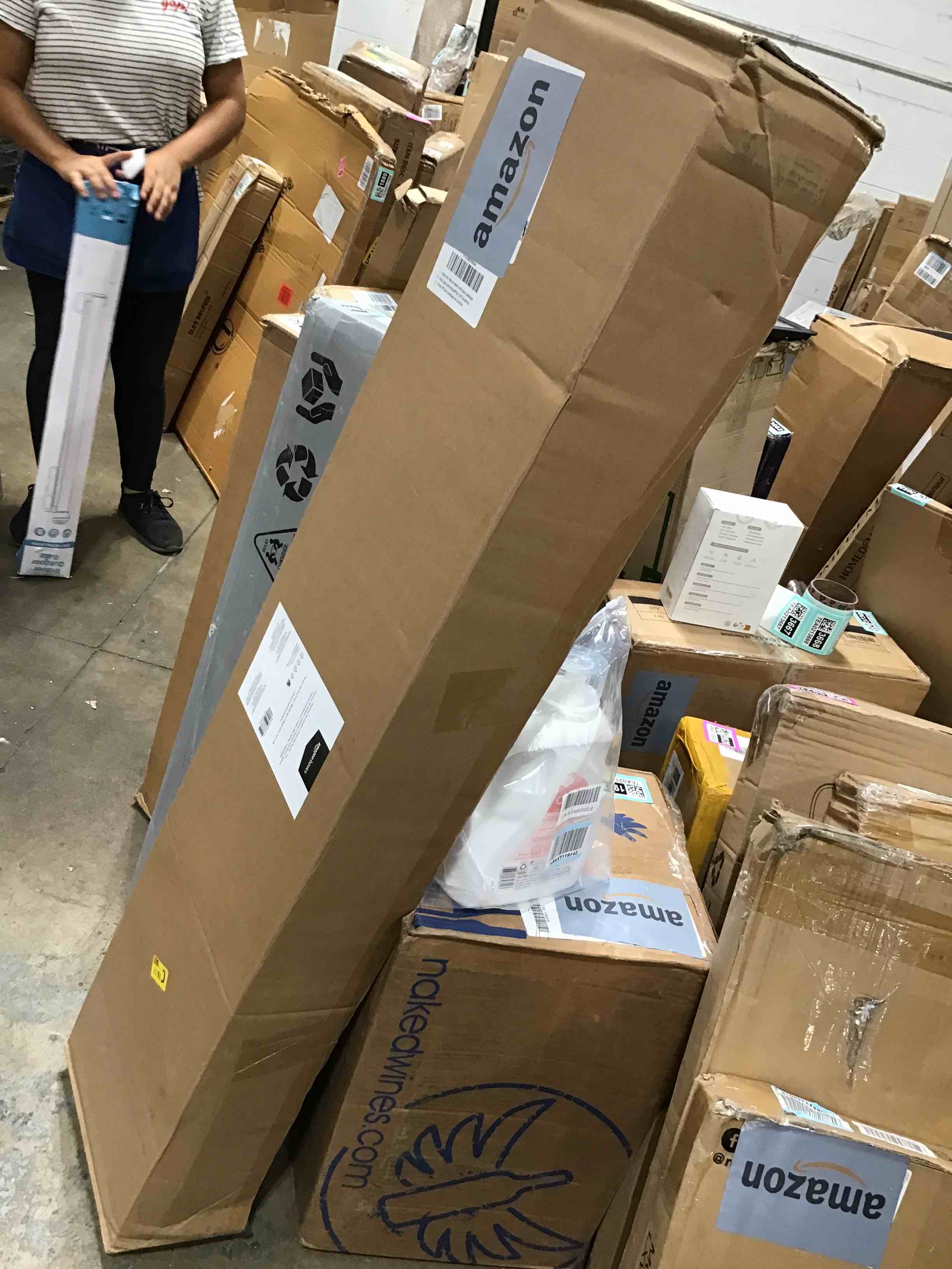 https://s3.amazonaws.com/lotting-images-prod/bidfta/TEA0211883_1724857977814.jpeg