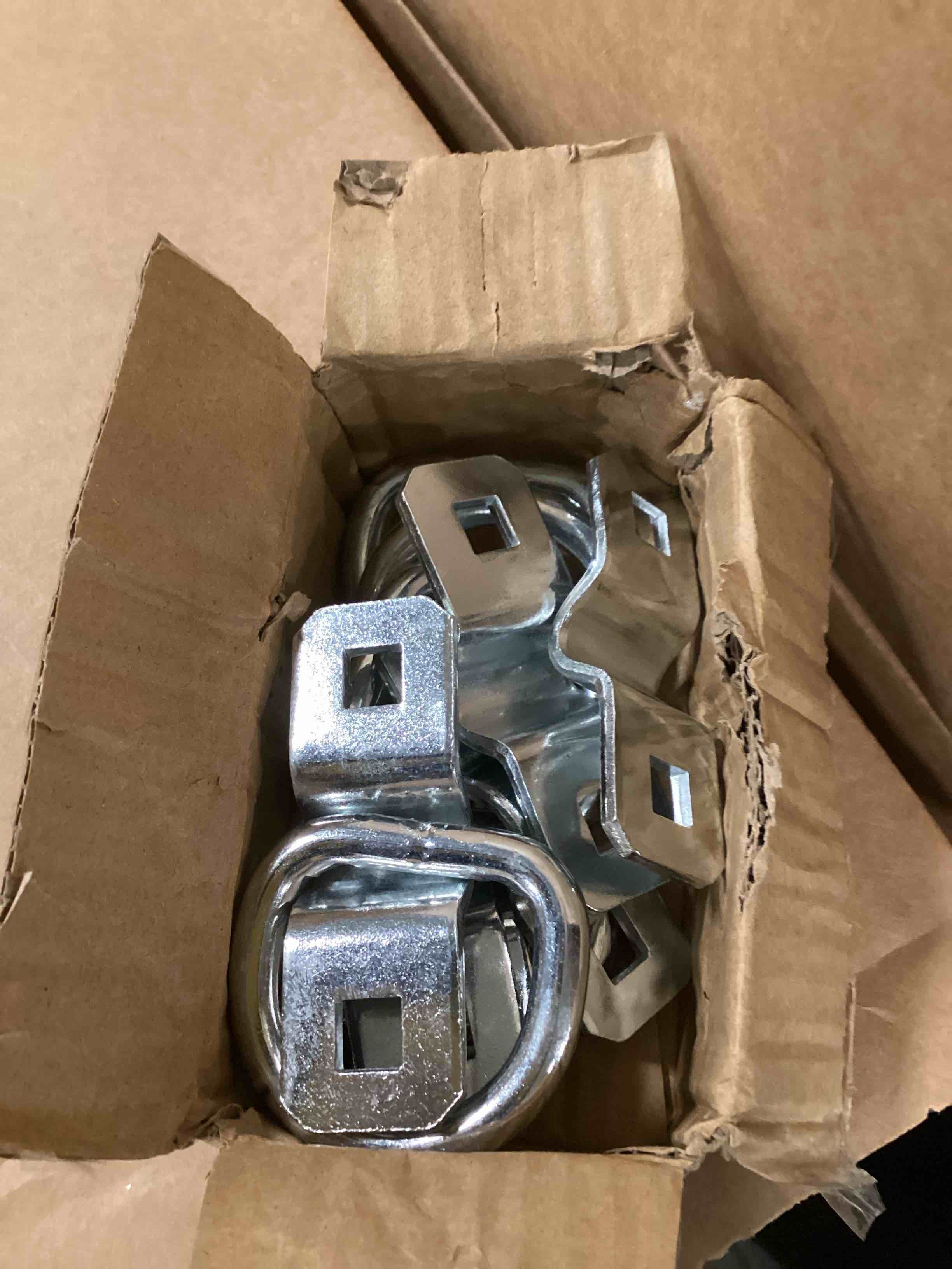 https://s3.amazonaws.com/lotting-images-prod/bidfta/TEA0217867_1727361984551.jpeg