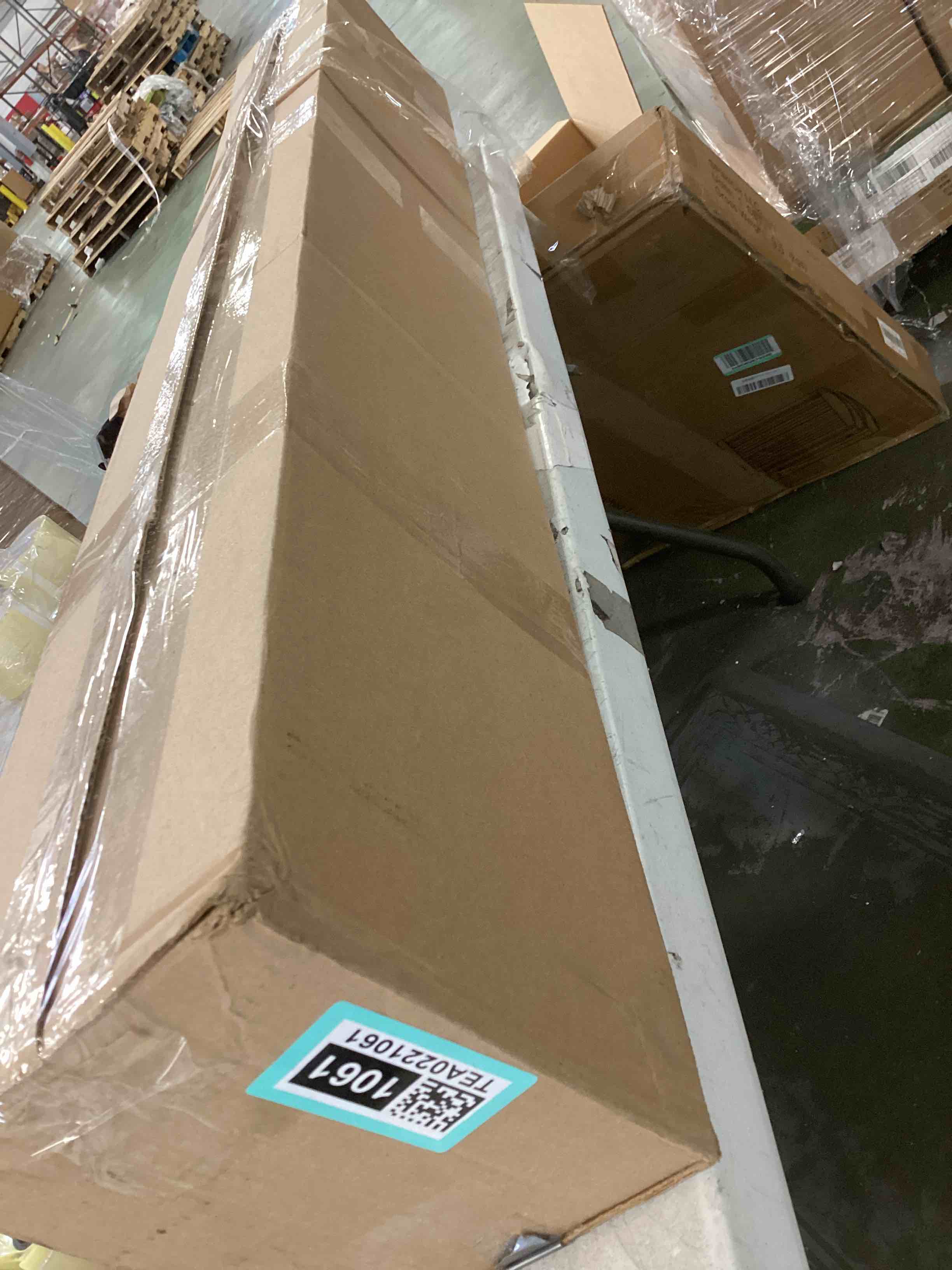 https://s3.amazonaws.com/lotting-images-prod/bidfta/TEA0221061_1728743587640.jpeg