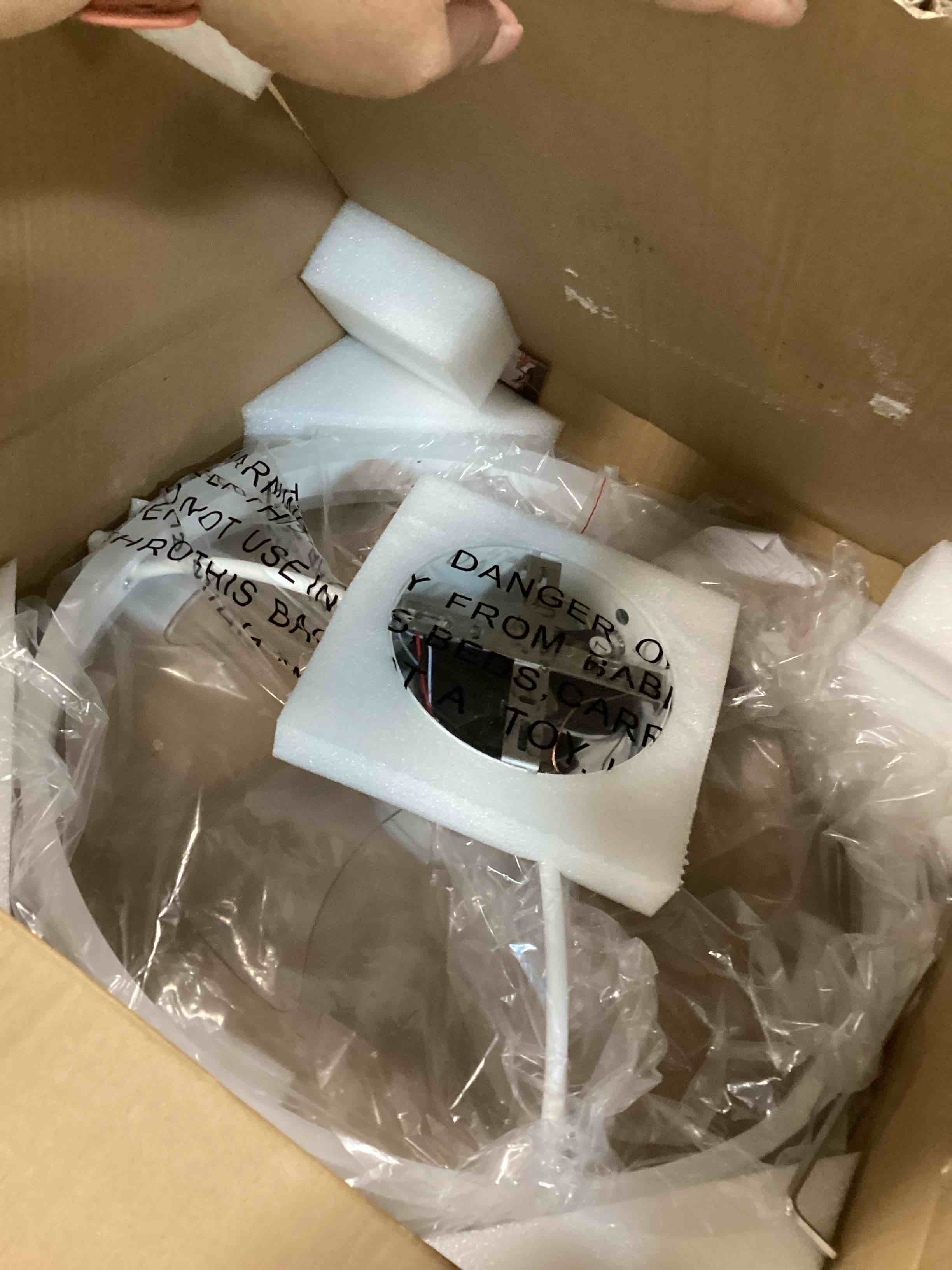 https://s3.amazonaws.com/lotting-images-prod/bidfta/TEA0236069_1728300291201.jpeg