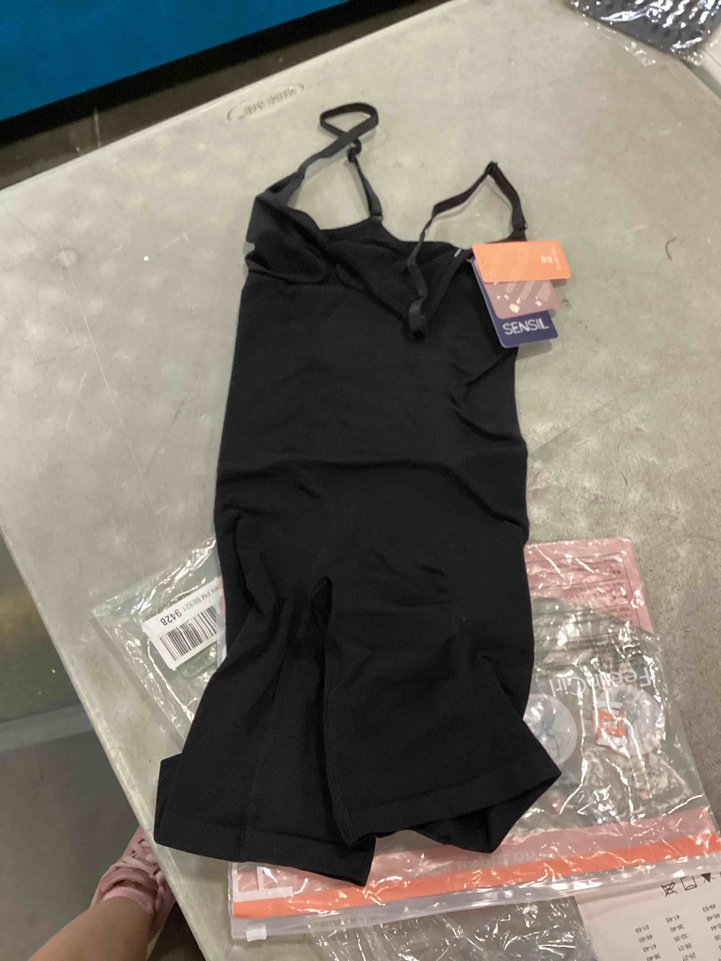 https://s3.amazonaws.com/lotting-images-prod/bidfta/TEA0236139_1728065654983.jpeg