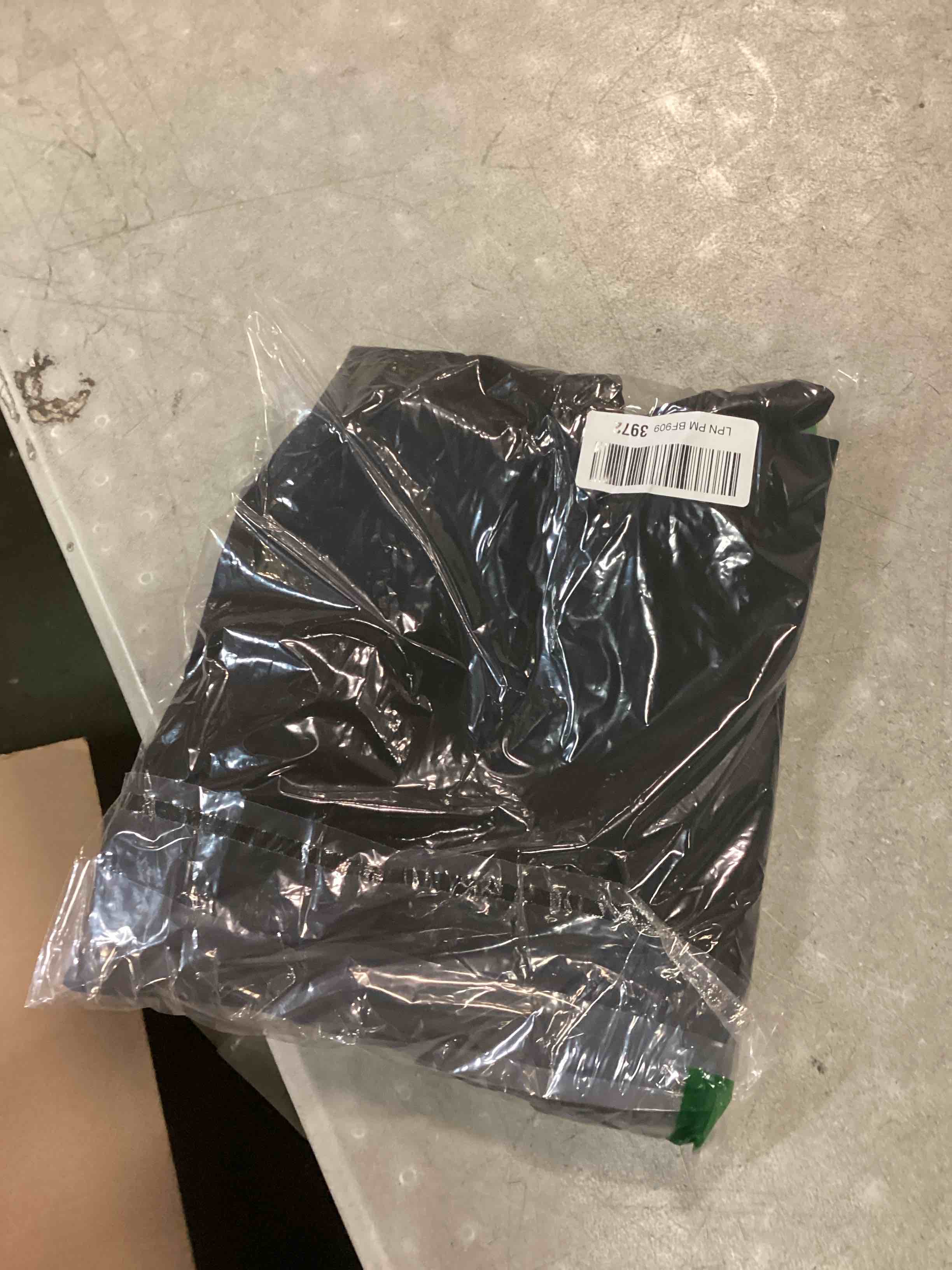 https://s3.amazonaws.com/lotting-images-prod/bidfta/TEA0237388_1727466637057.jpeg