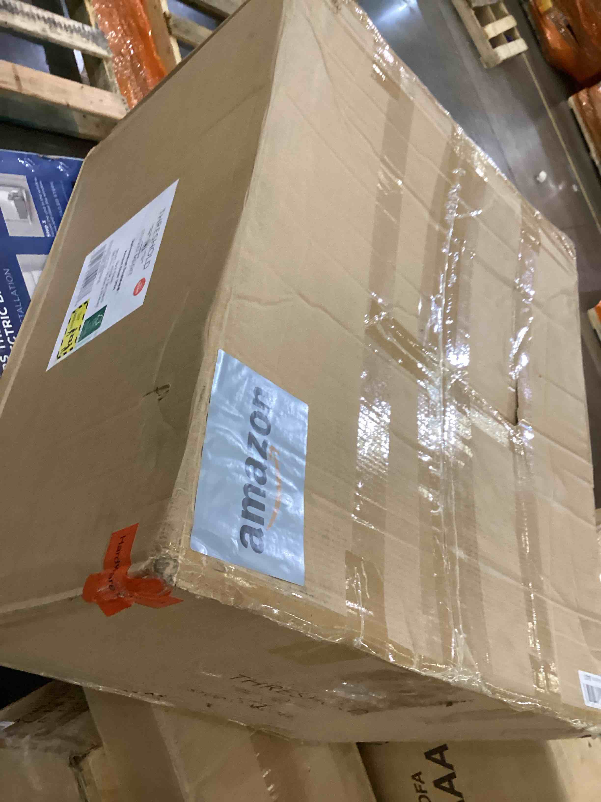 https://s3.amazonaws.com/lotting-images-prod/bidfta/TEA0239714_1726752977194.jpeg