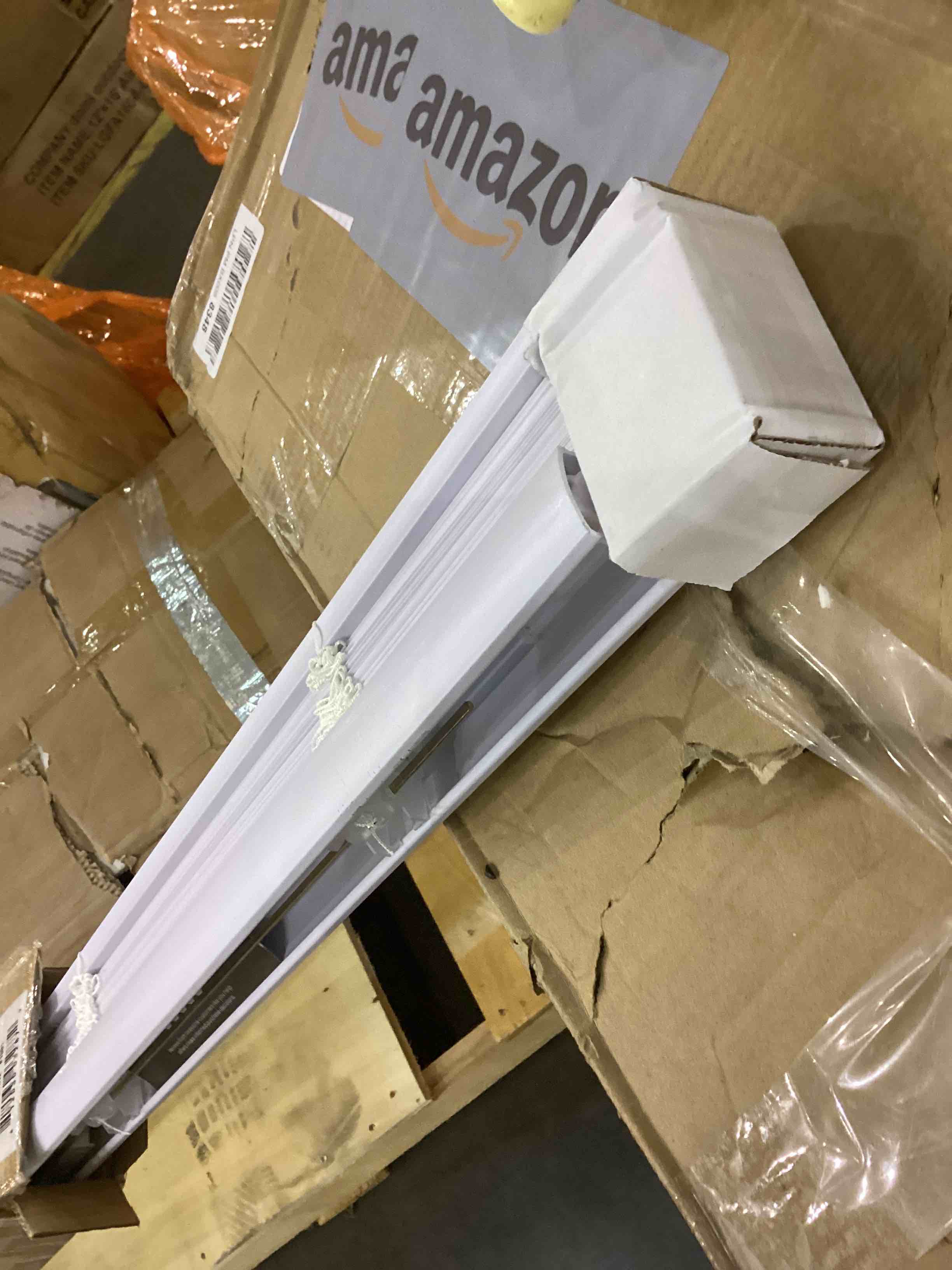 https://s3.amazonaws.com/lotting-images-prod/bidfta/TEA0239849_1726575075382.jpeg