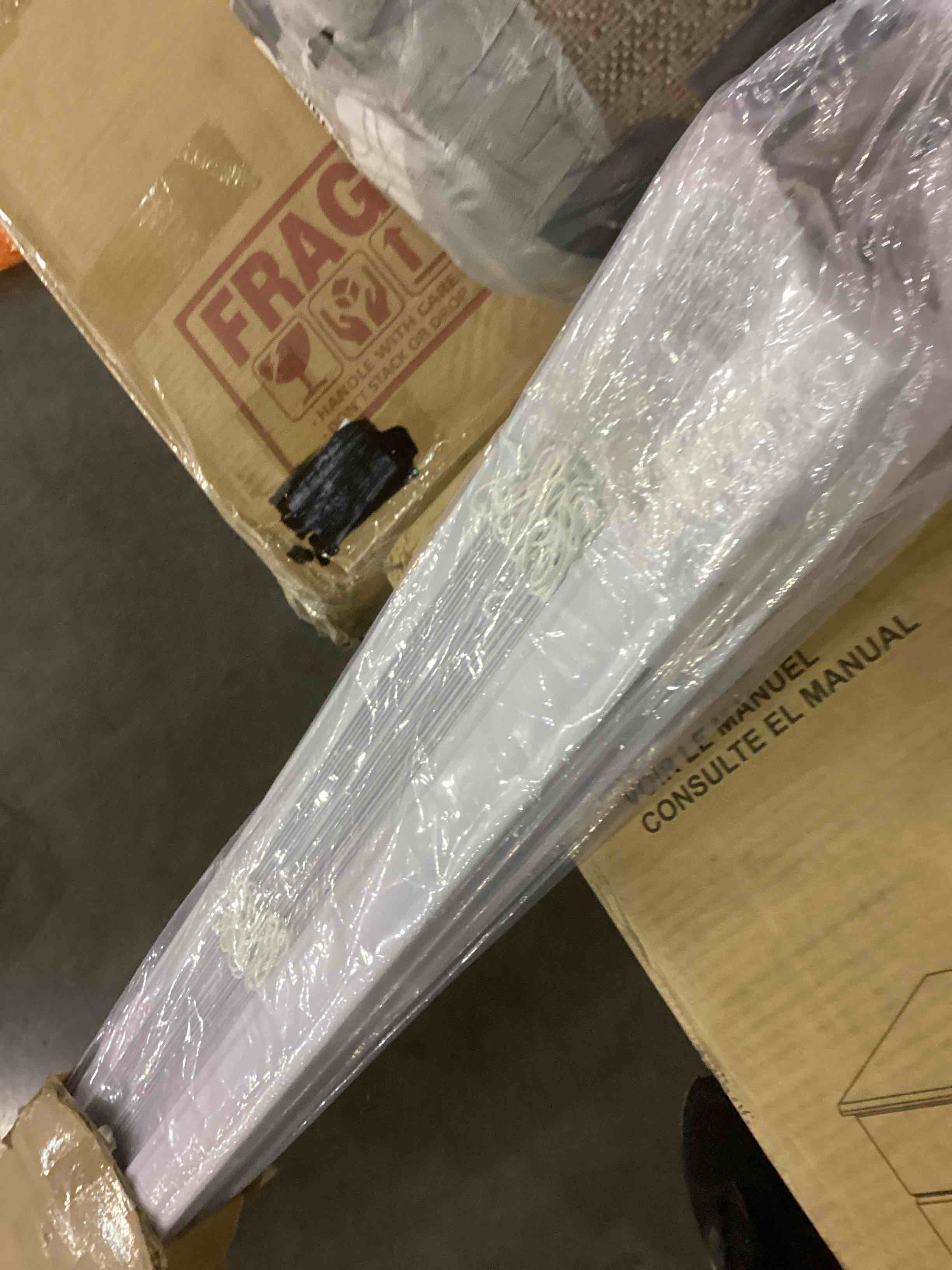 https://s3.amazonaws.com/lotting-images-prod/bidfta/TEA0239861_1726573041079.jpeg