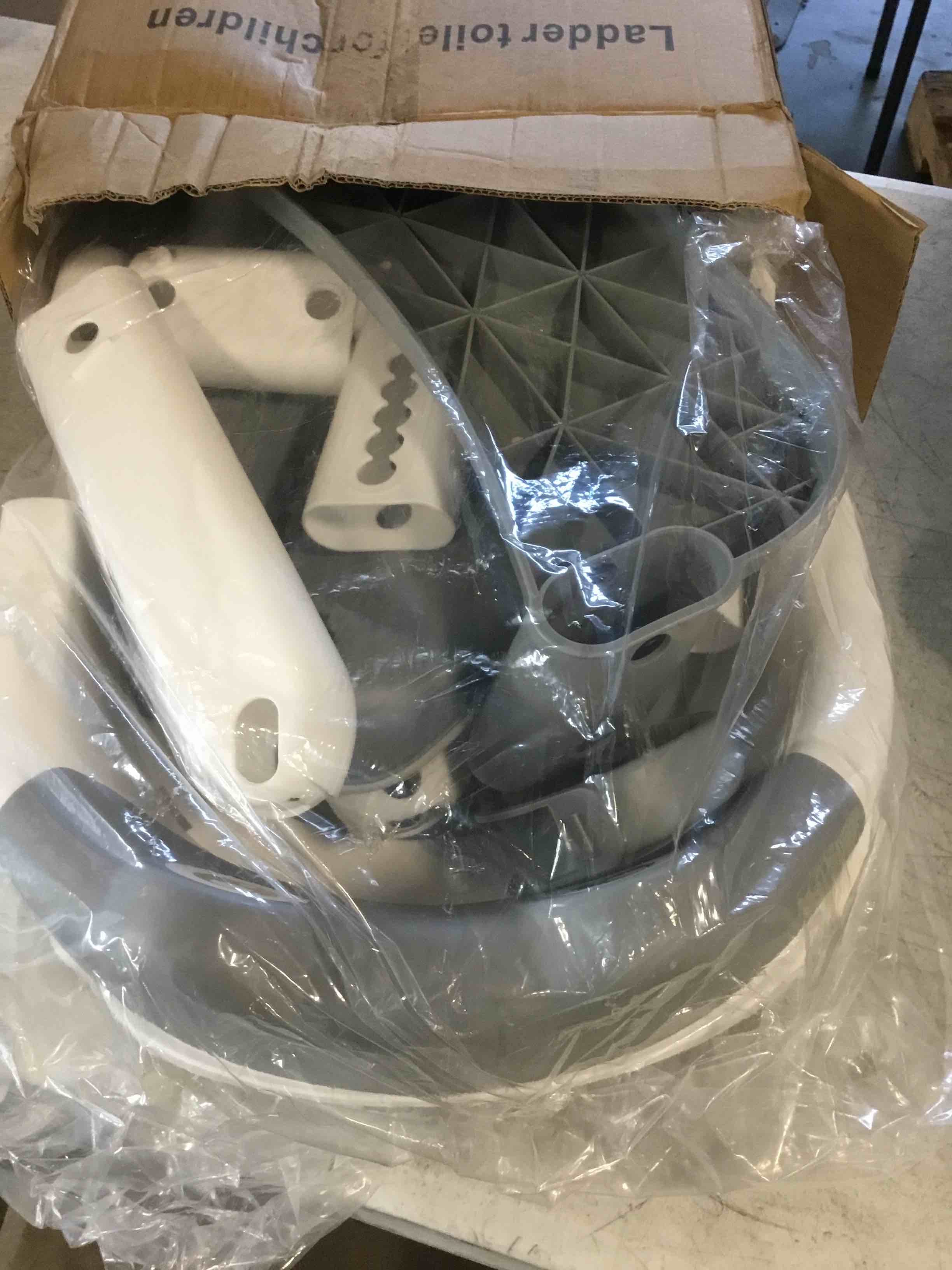 https://s3.amazonaws.com/lotting-images-prod/bidfta/TEA0241161_1726524316046.jpeg