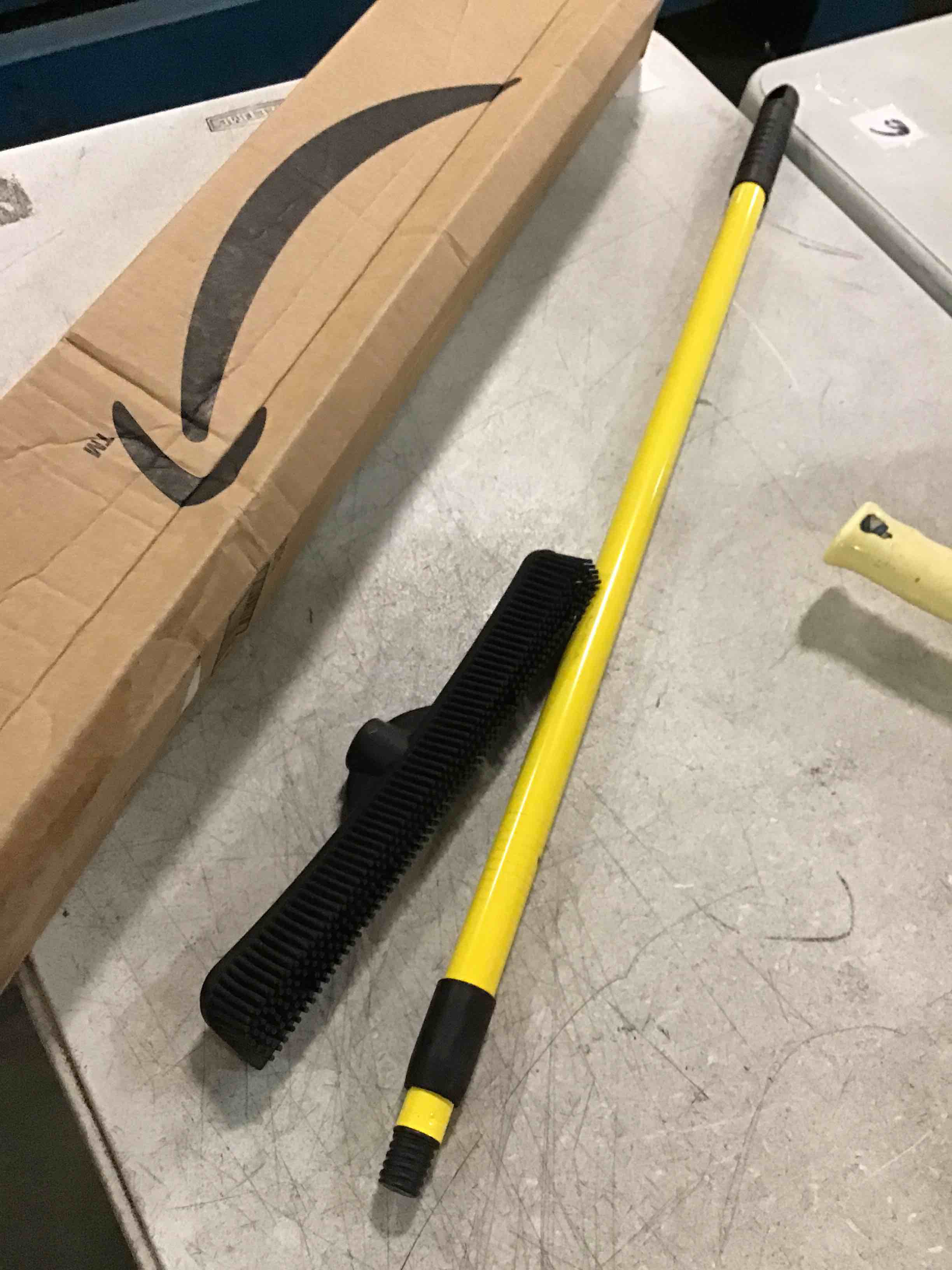 https://s3.amazonaws.com/lotting-images-prod/bidfta/TEA0244669_1726799045612.jpeg