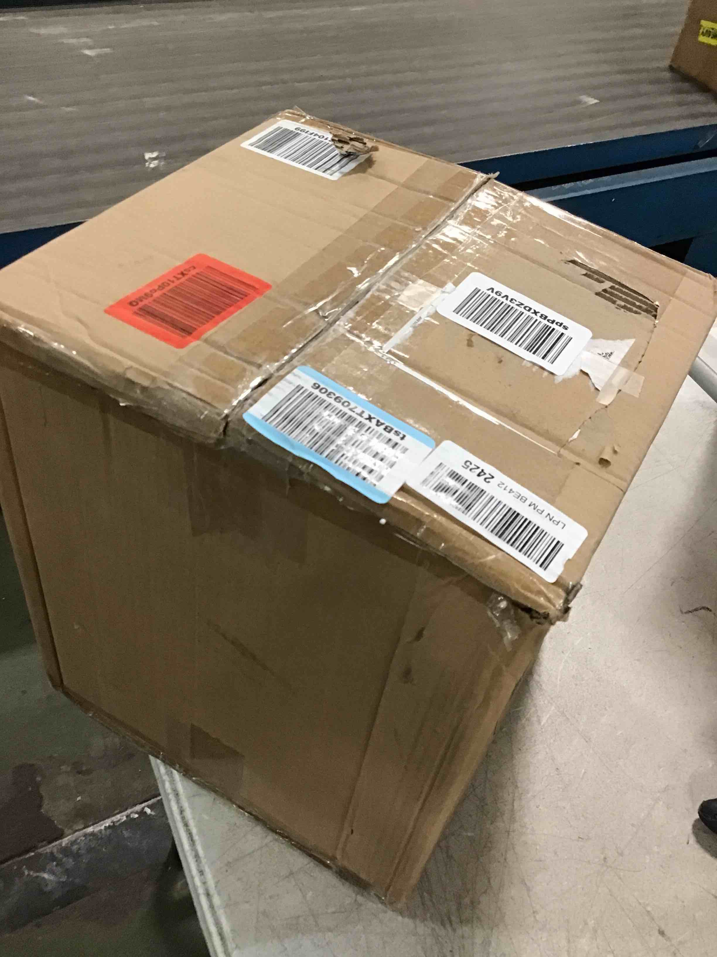 https://s3.amazonaws.com/lotting-images-prod/bidfta/TEA0245285_1726282471777.jpeg