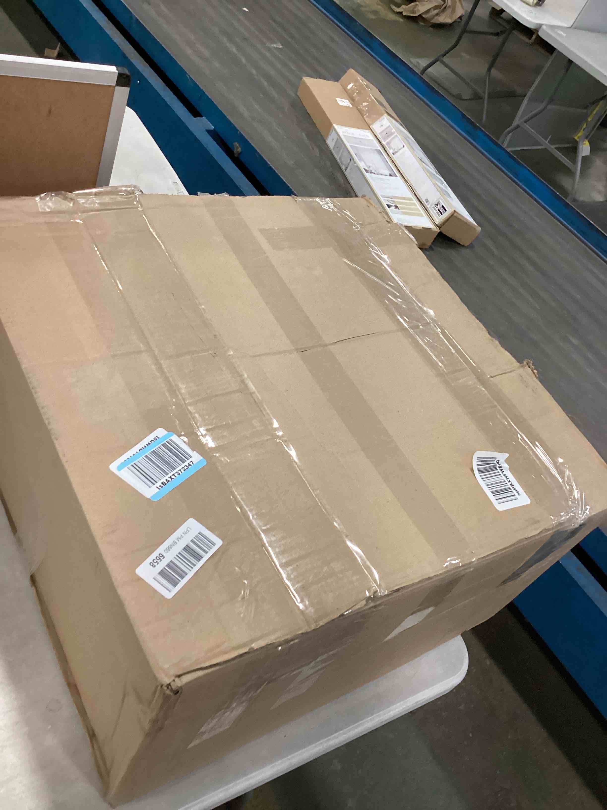 https://s3.amazonaws.com/lotting-images-prod/bidfta/TEA0246827_1727301975739.jpeg