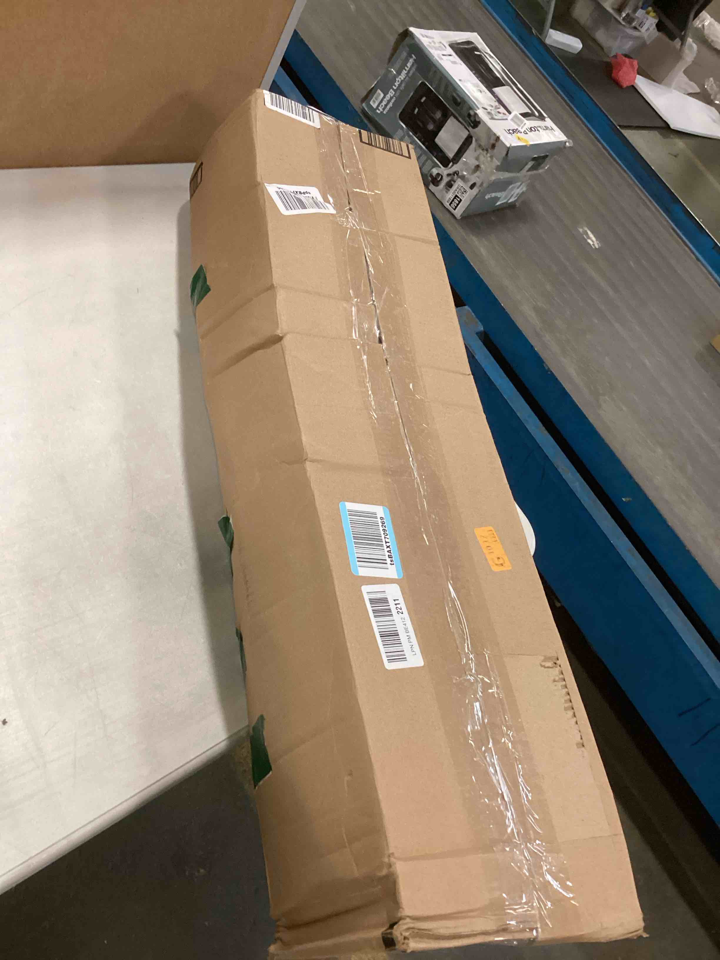 https://s3.amazonaws.com/lotting-images-prod/bidfta/TEA0247684_1726201764017.jpeg