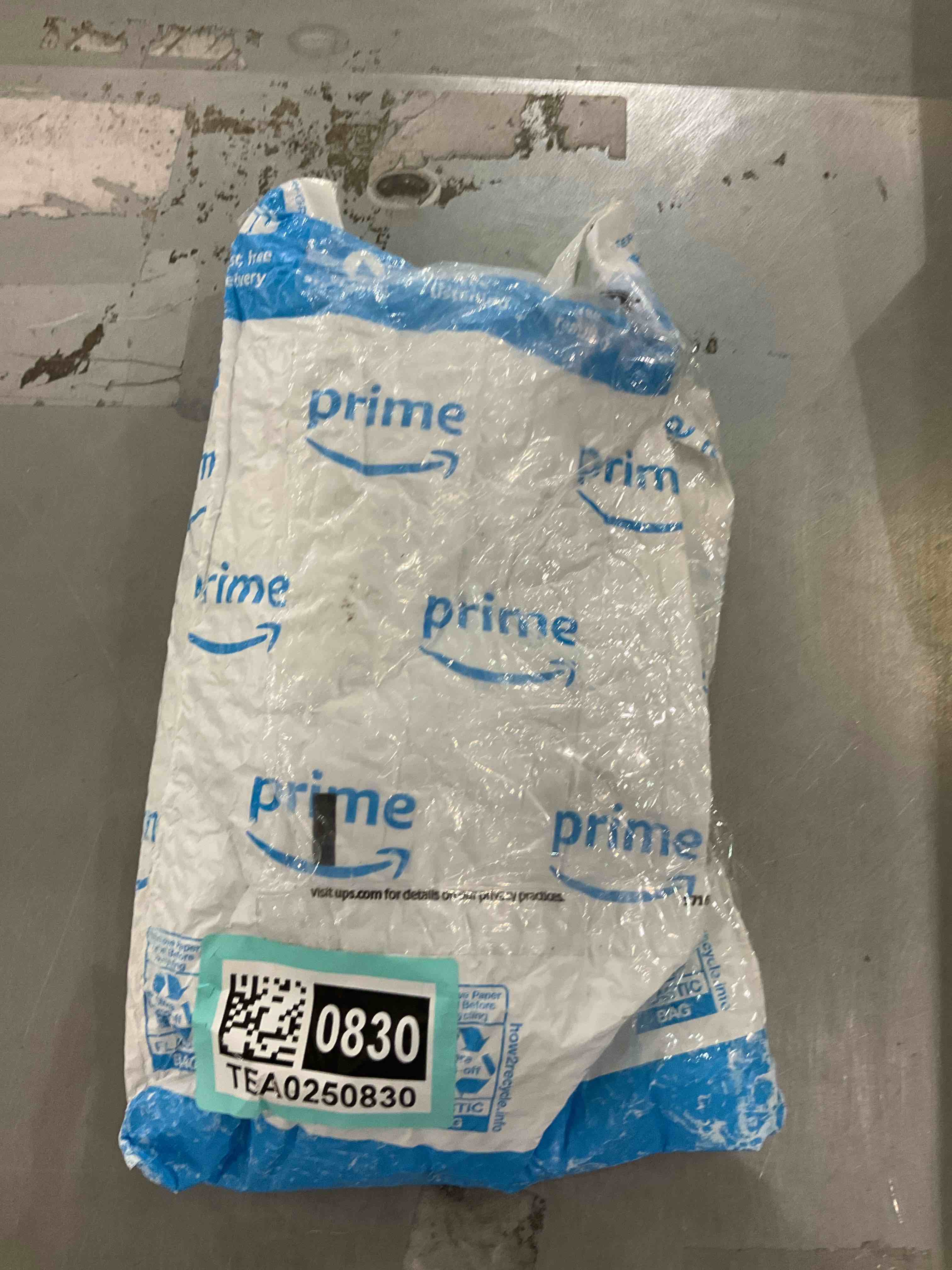 https://s3.amazonaws.com/lotting-images-prod/bidfta/TEA0250830_1727289049131.jpeg