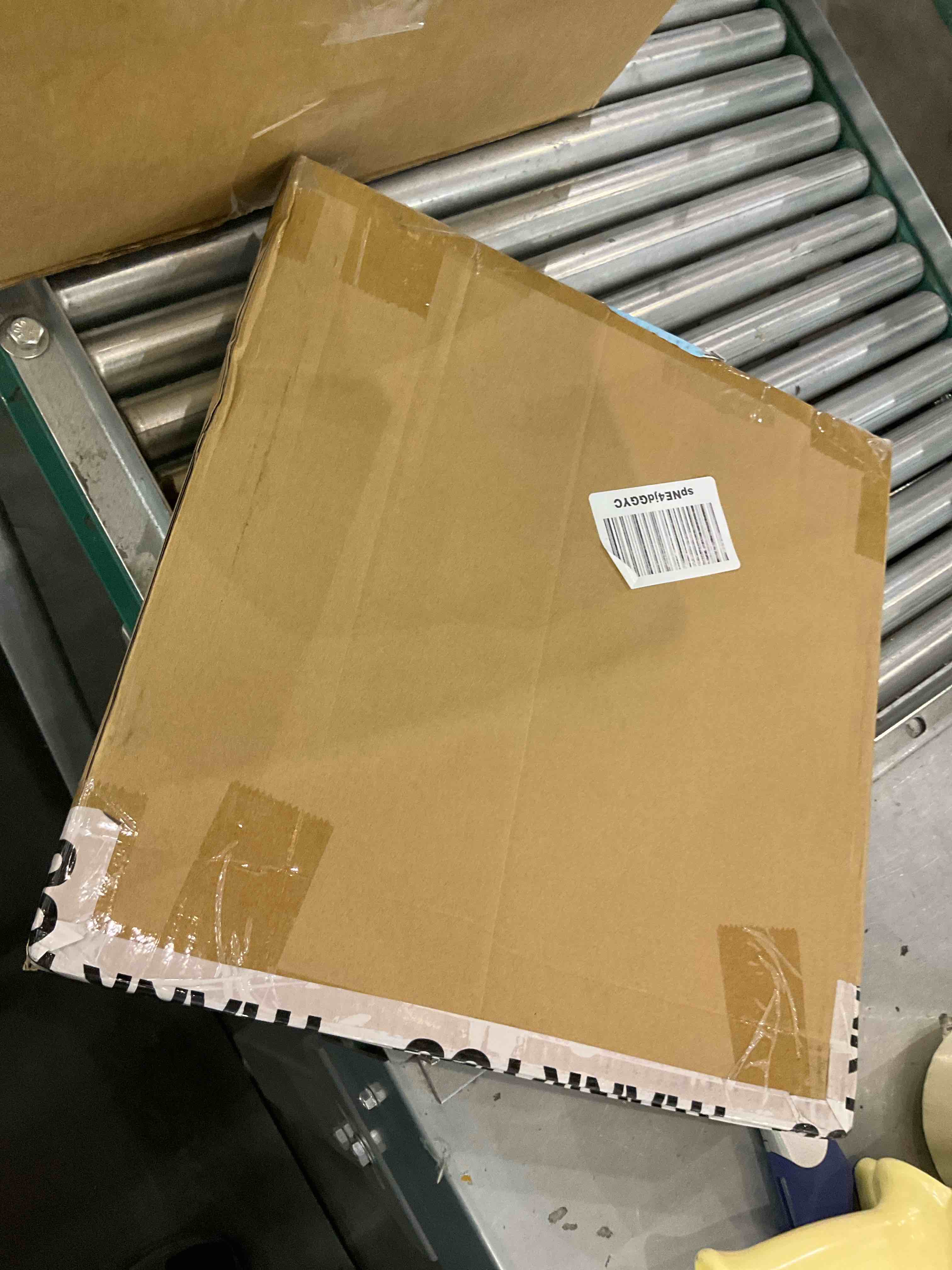 https://s3.amazonaws.com/lotting-images-prod/bidfta/TEA0251831_1726491291721.jpeg