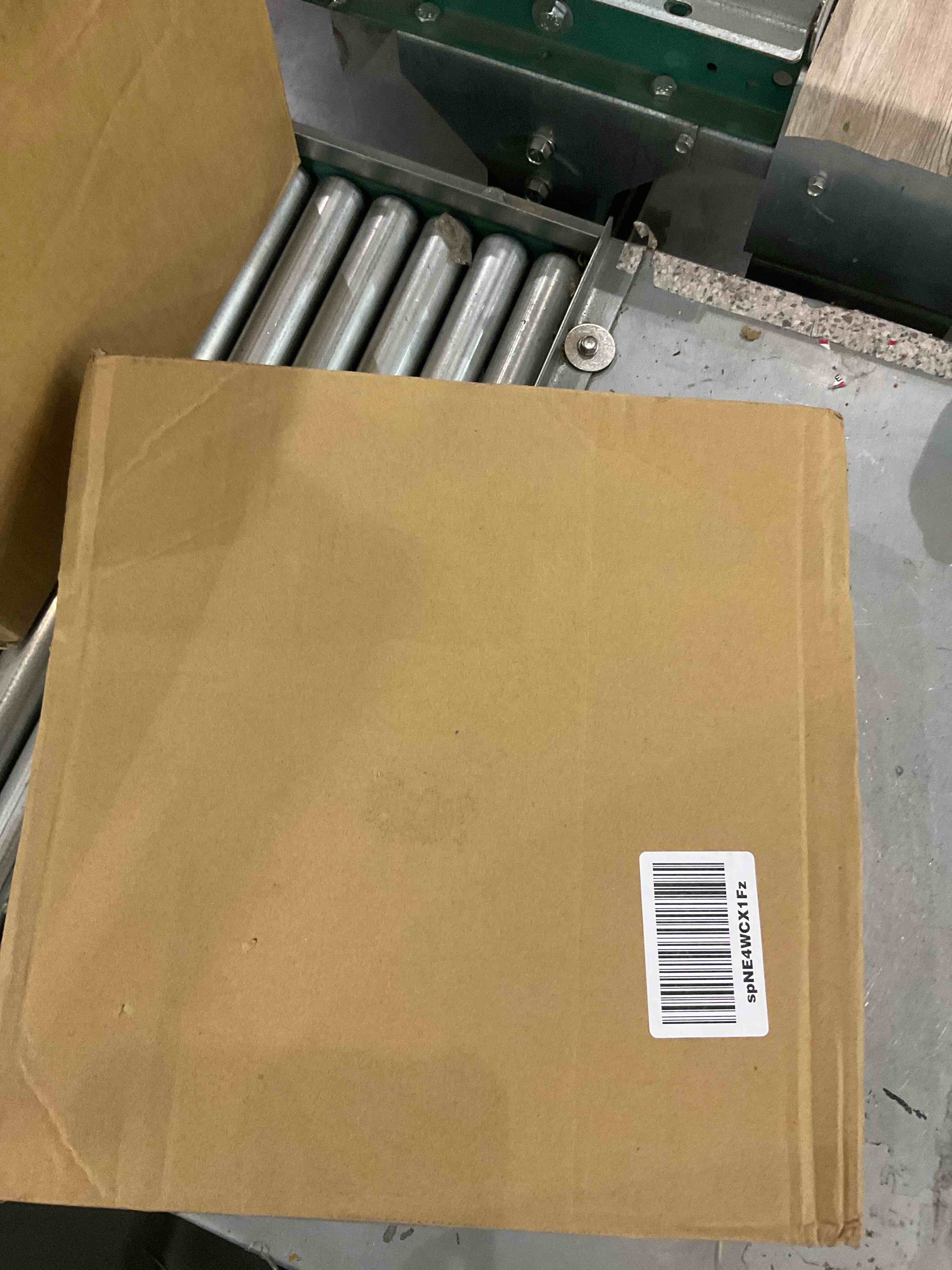 https://s3.amazonaws.com/lotting-images-prod/bidfta/TEA0251837_1726490739484.jpeg