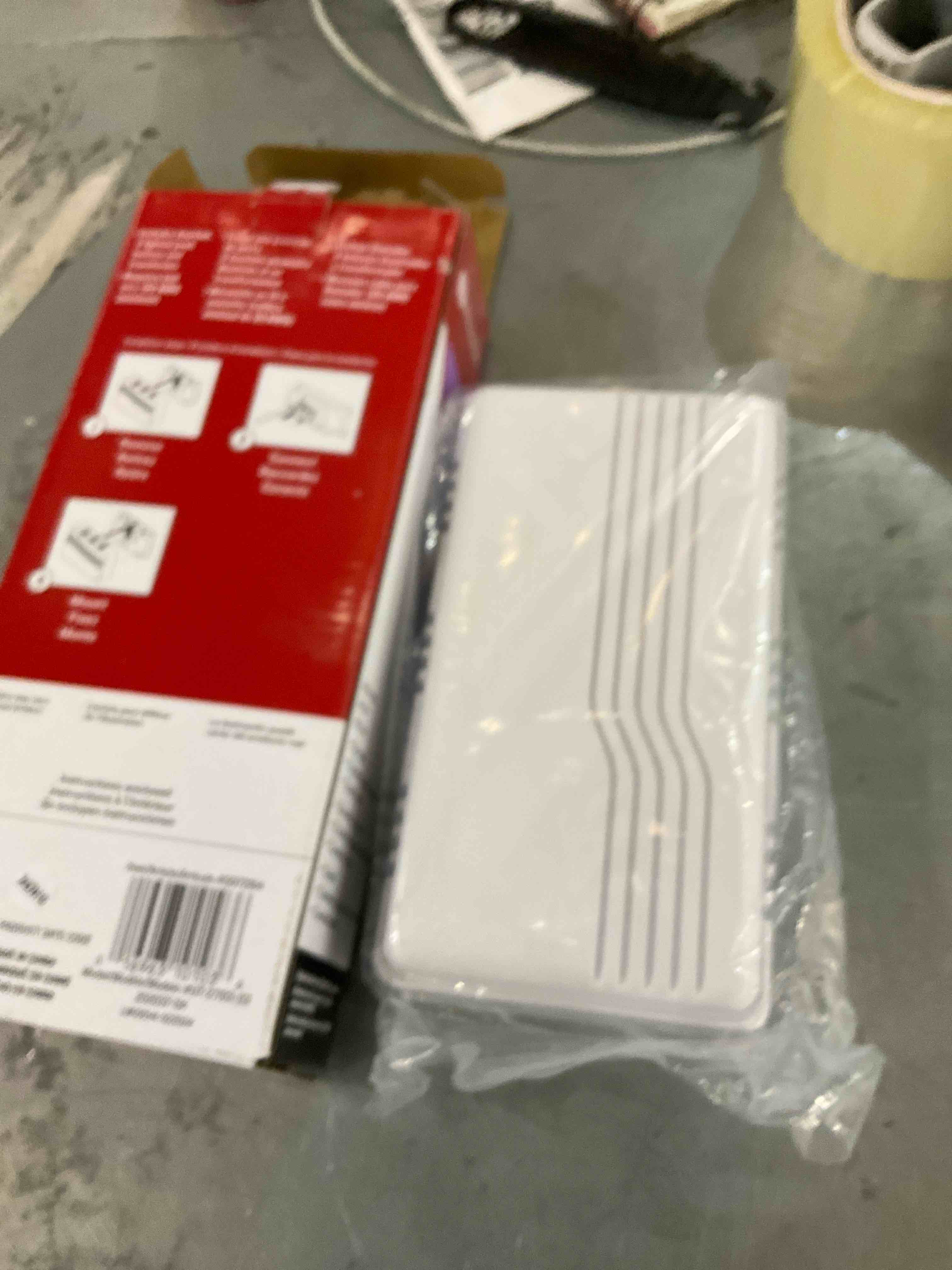 https://s3.amazonaws.com/lotting-images-prod/bidfta/TEA0252327_1730919256237.jpeg