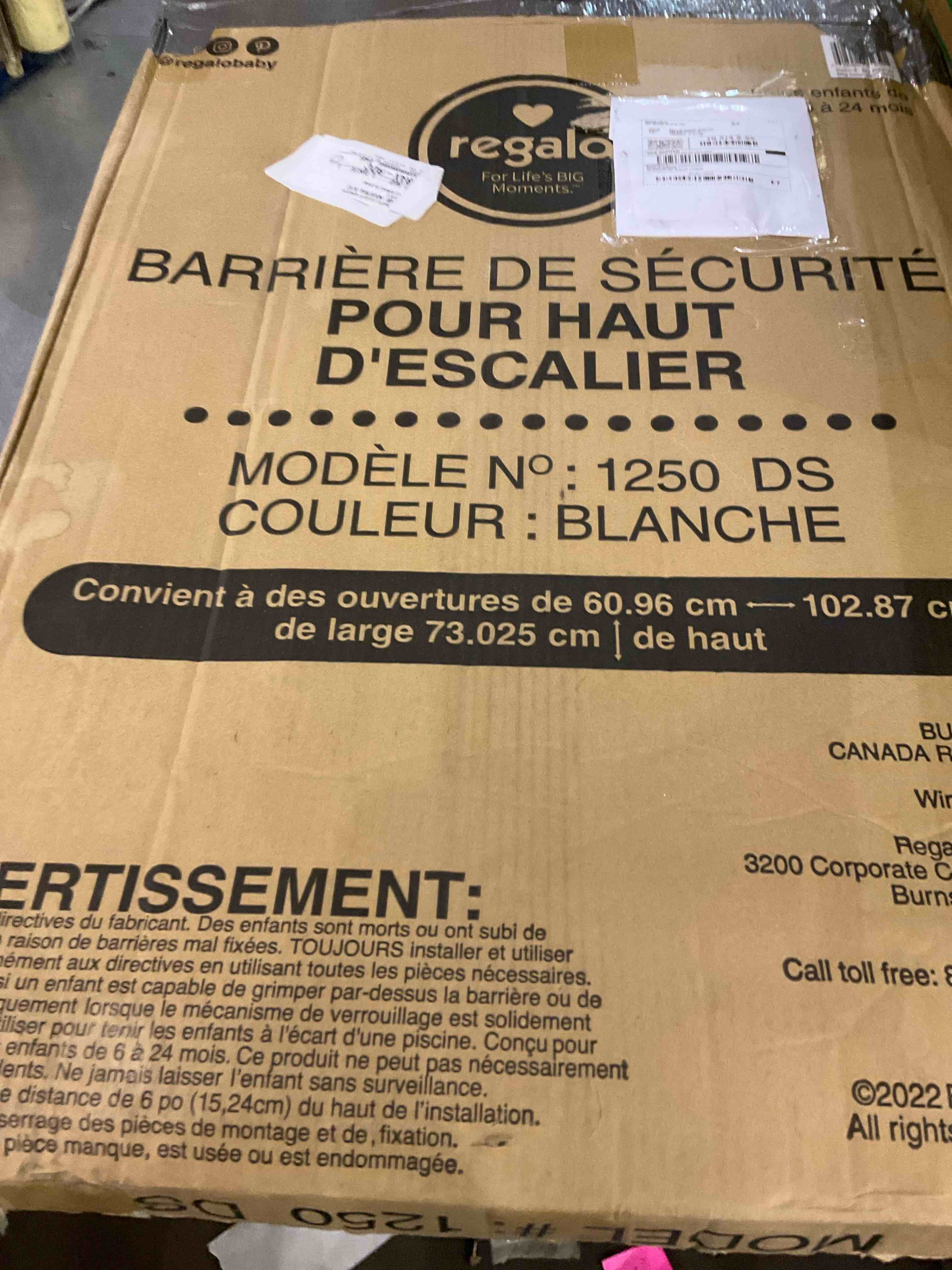 Regalo 2-in-1 Extra Wide Stairway and Hallway Walk ThroughBaby Safety Gate, Hardware Mounting, White 24"x40.5"x28.5"(Pack of 1)