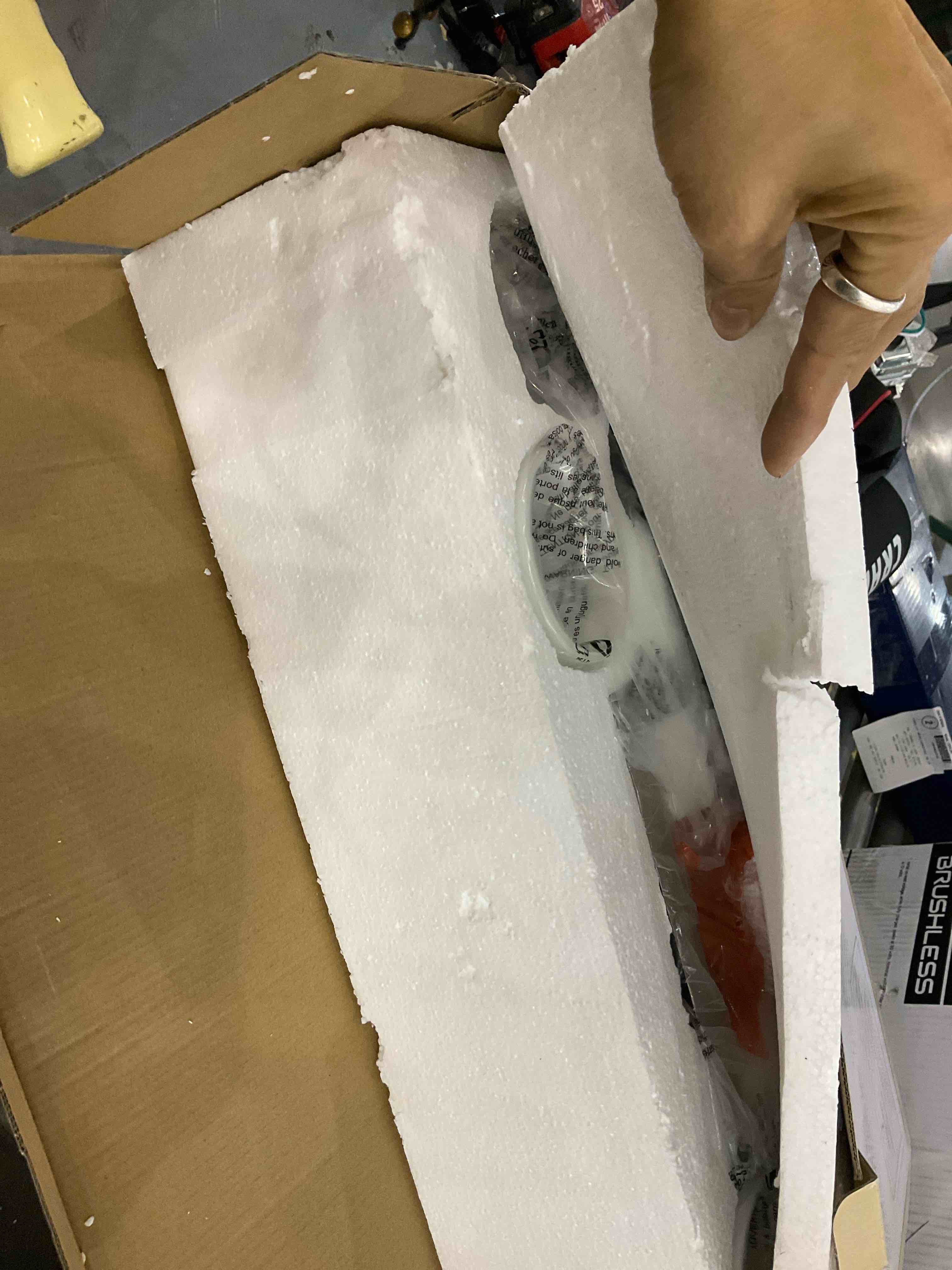 https://s3.amazonaws.com/lotting-images-prod/bidfta/TEA0252468_1730898335099.jpeg
