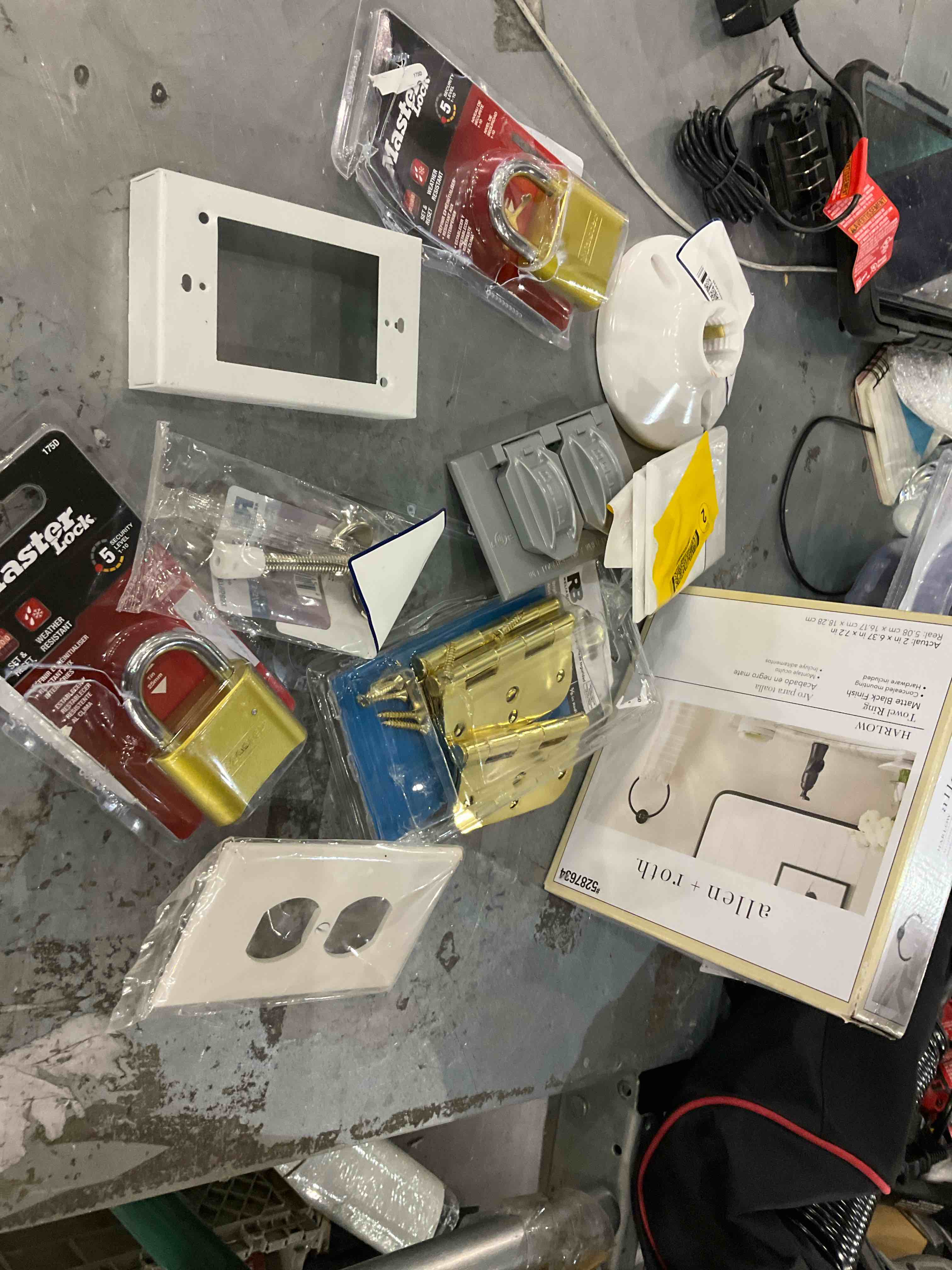https://s3.amazonaws.com/lotting-images-prod/bidfta/TEA0252490_1730895193237.jpeg