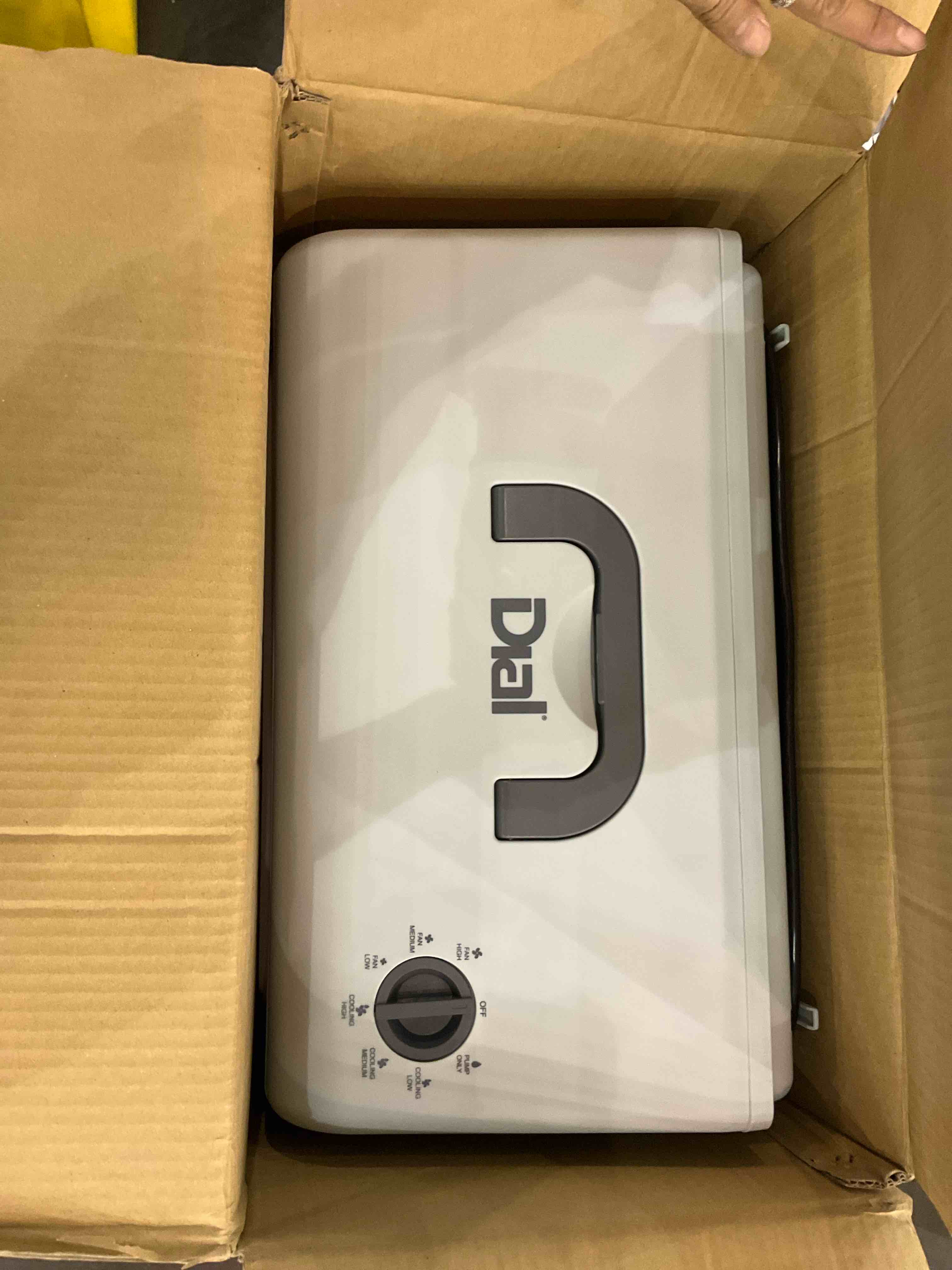 https://s3.amazonaws.com/lotting-images-prod/bidfta/TEA0252623_1730821115361.jpeg