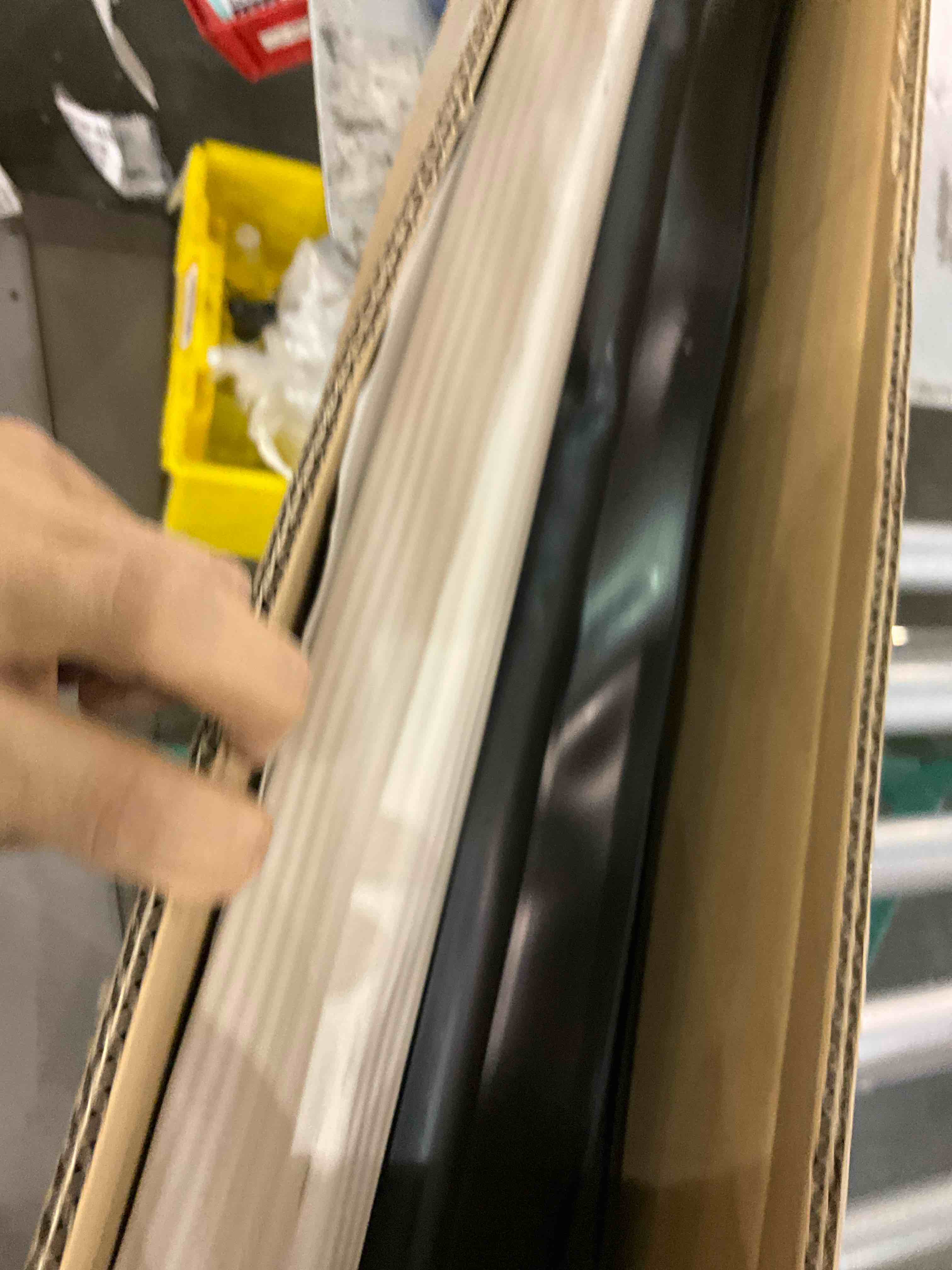 https://s3.amazonaws.com/lotting-images-prod/bidfta/TEA0253096_1730465594283.jpeg