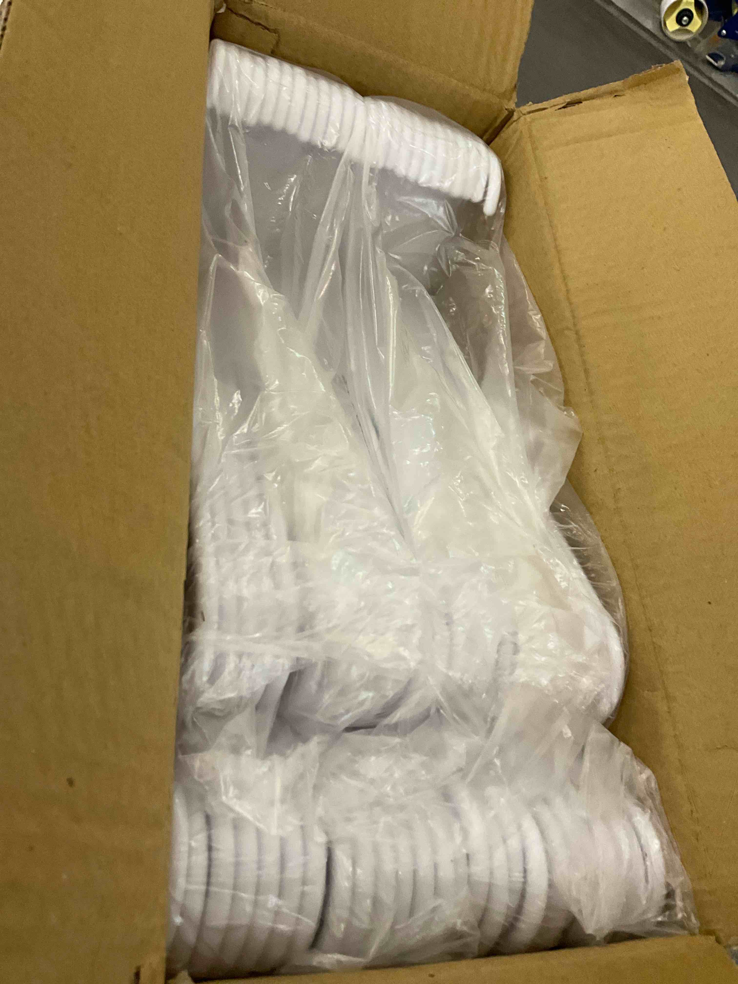 https://s3.amazonaws.com/lotting-images-prod/bidfta/TEA0253189_1730399705073.jpeg